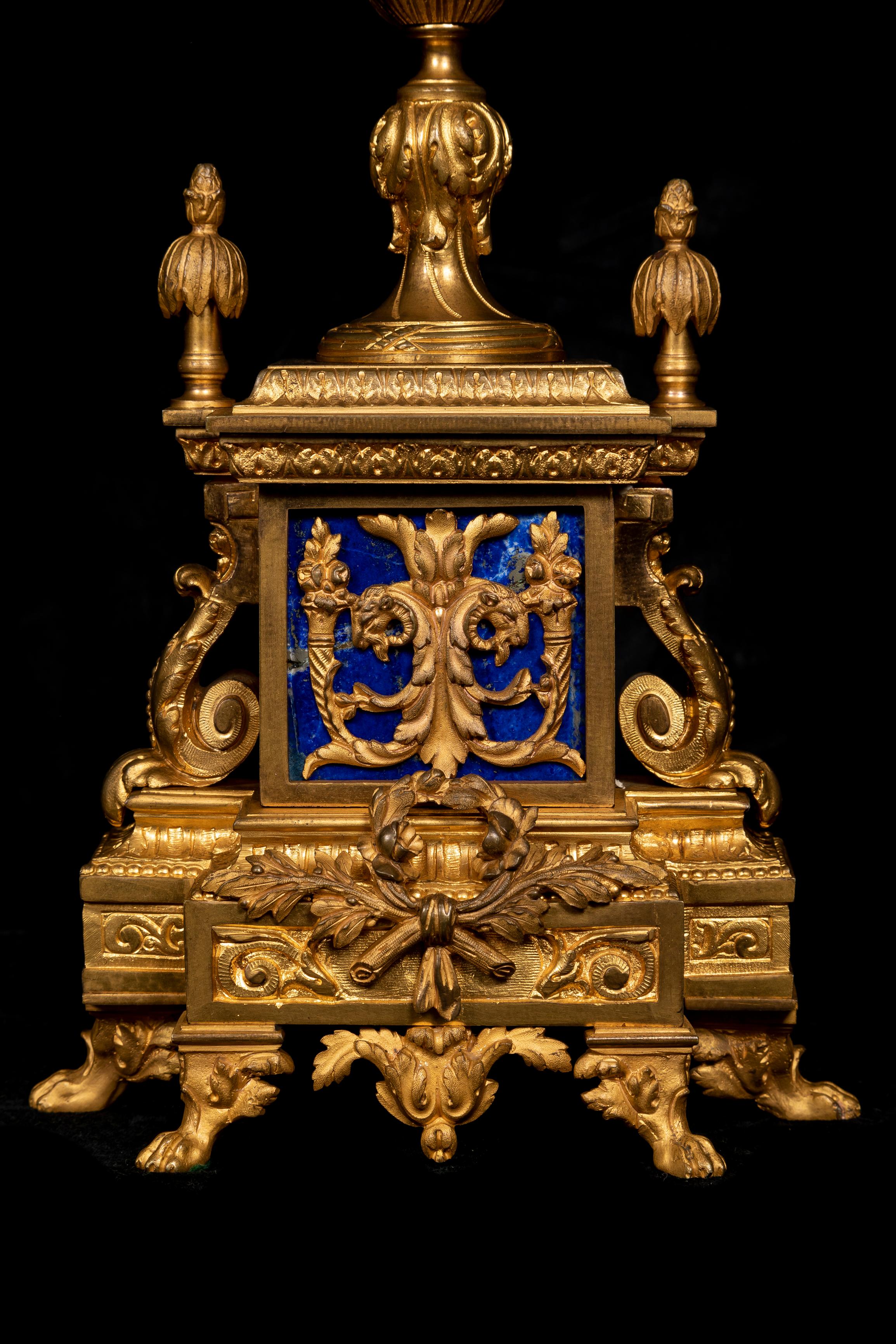 Set di guarniture in bronzo dorato e lapislazzuli in stile Luigi XVI, Francia 19° secolo in vendita 5
