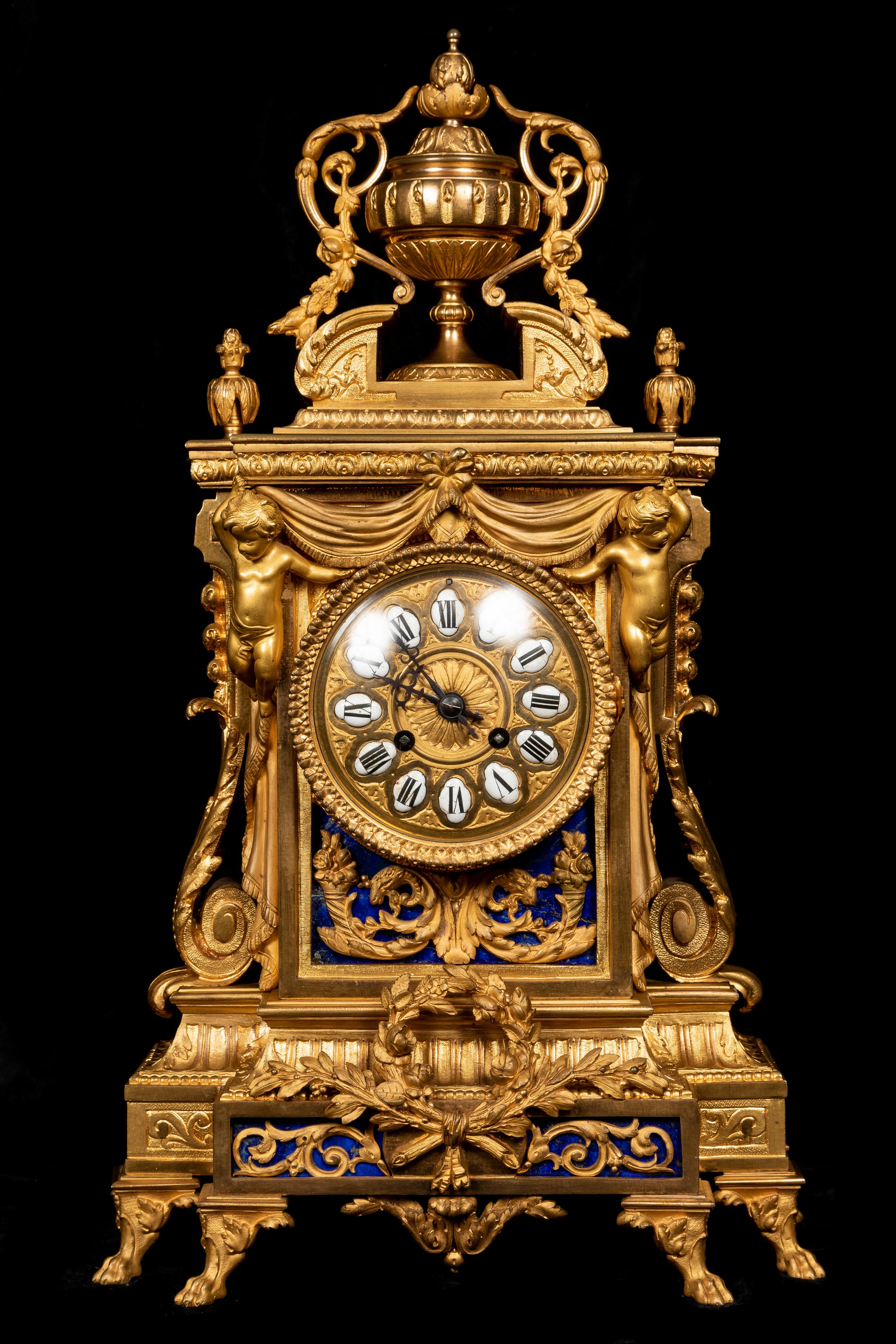 Francese Set di guarniture in bronzo dorato e lapislazzuli in stile Luigi XVI, Francia 19° secolo in vendita