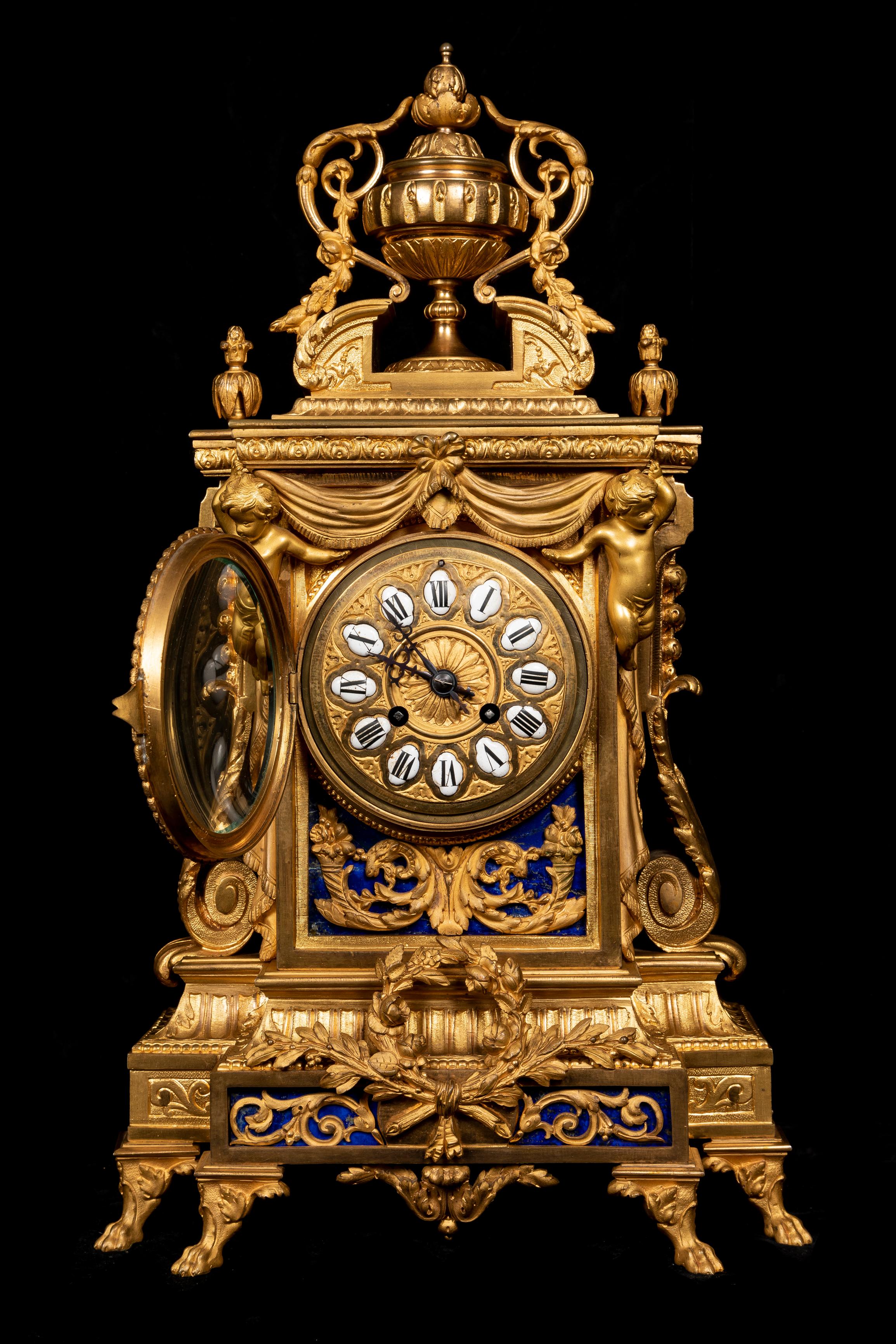 Fatto a mano Set di guarniture in bronzo dorato e lapislazzuli in stile Luigi XVI, Francia 19° secolo in vendita