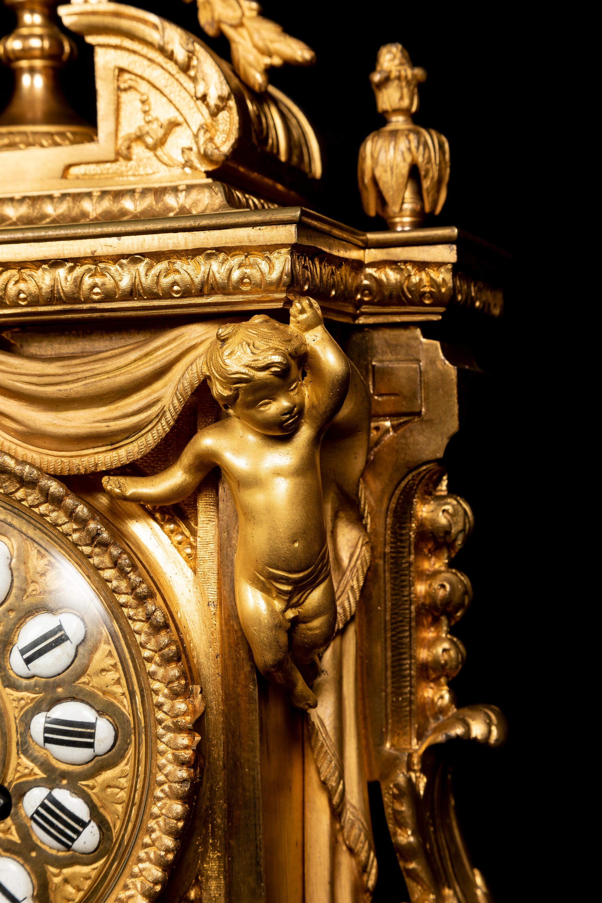 Bronzo Set di guarniture in bronzo dorato e lapislazzuli in stile Luigi XVI, Francia 19° secolo in vendita