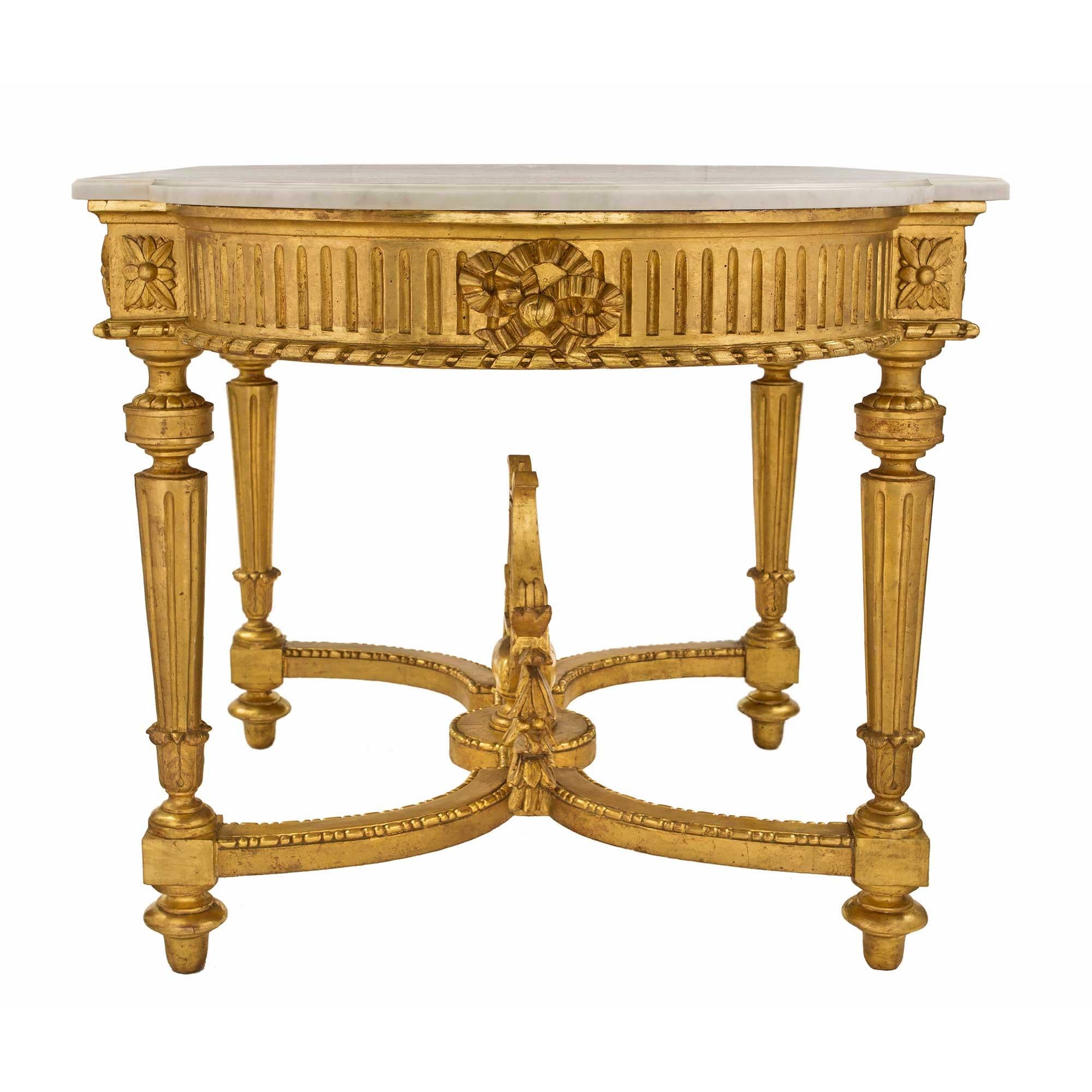 French 19th Century Louis XVI Style Giltwood and Carrara Marble Center Table For Sale 1