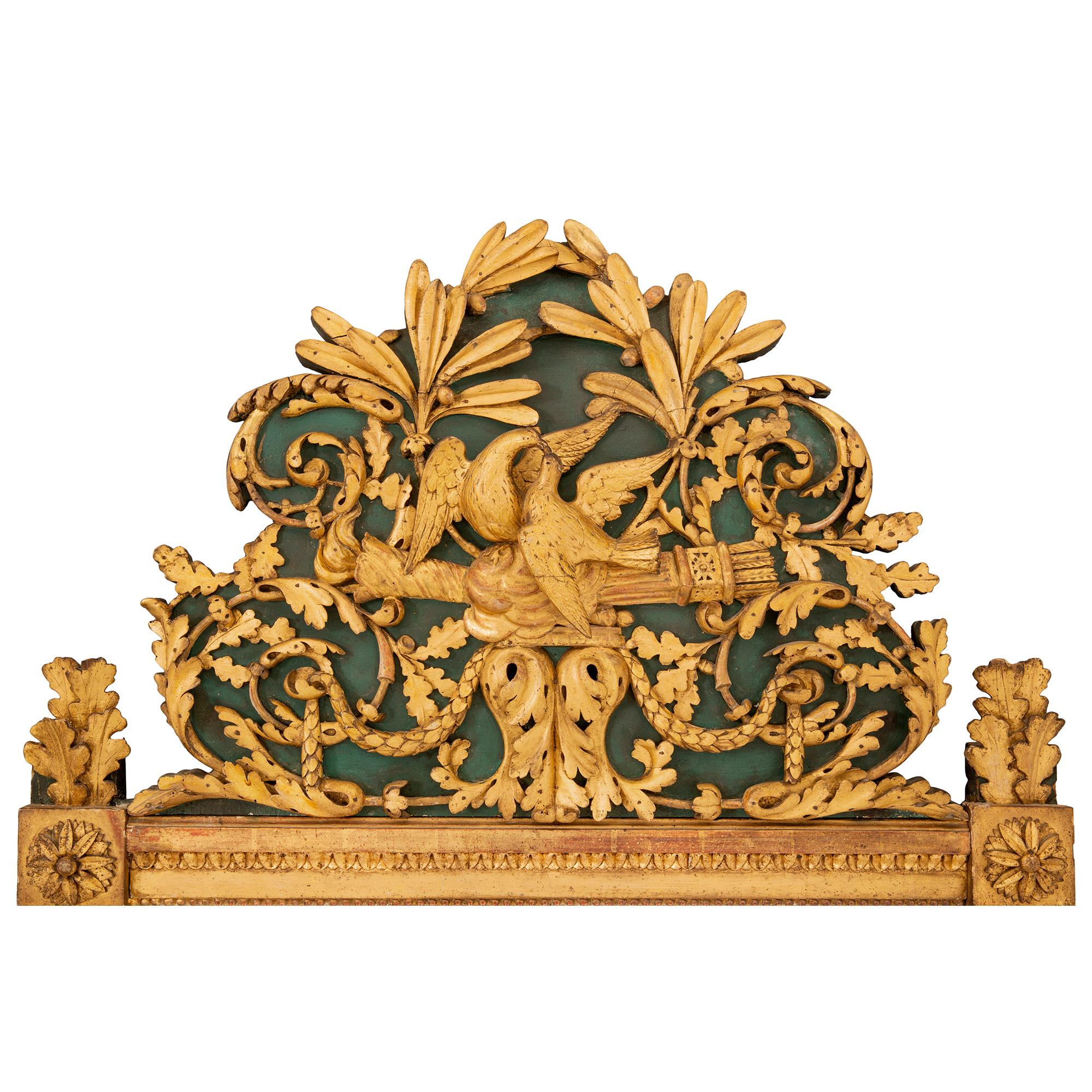 Spiegel aus vergoldetem Holz und waldgrünem Holz im Louis-XVI.-Stil des 19. Jahrhunderts (Französisch) im Angebot