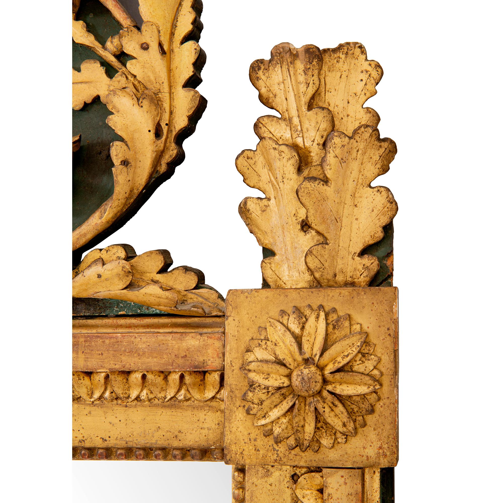 Specchio francese del XIX secolo in stile Luigi XVI in legno dorato e verde foresta in vendita 2