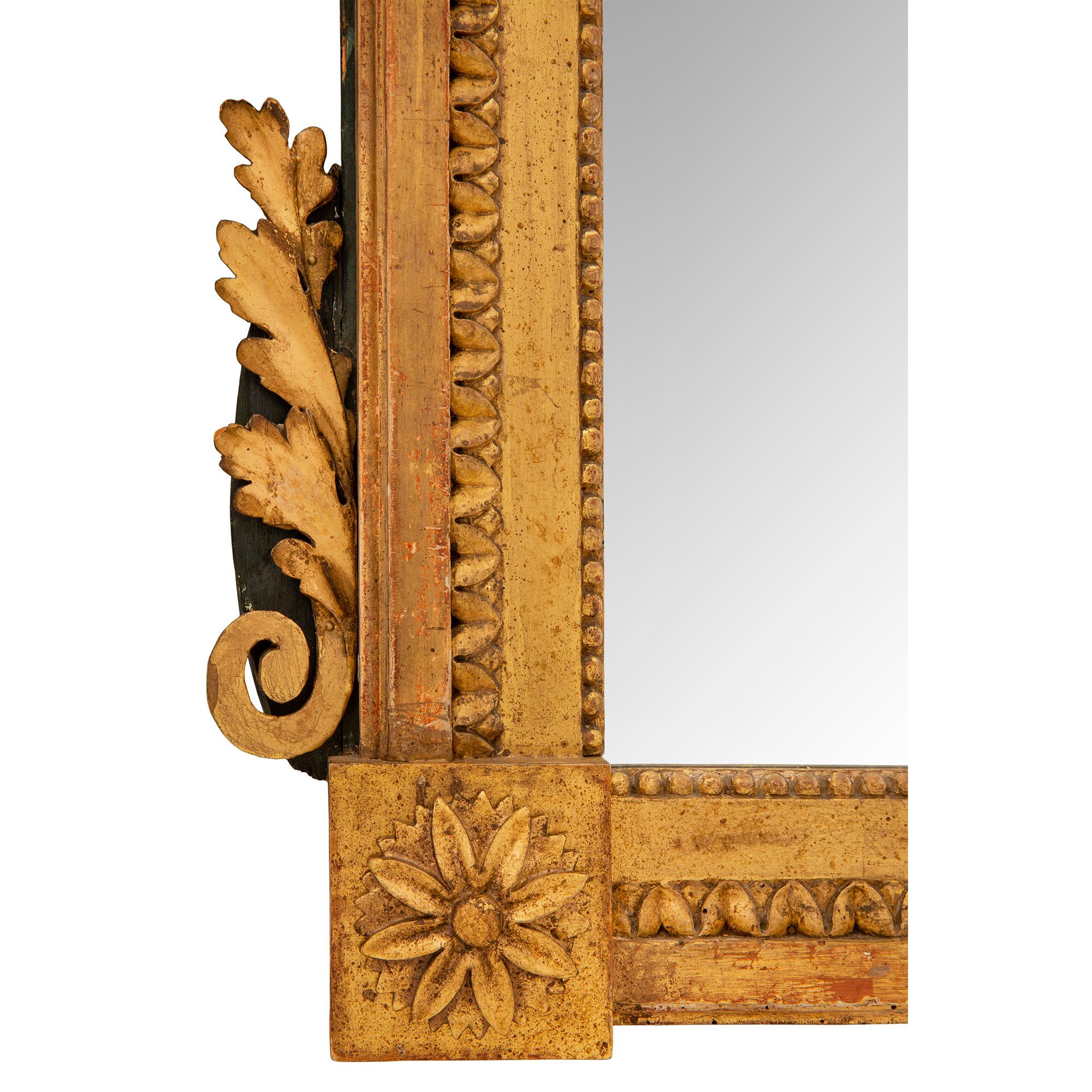Spiegel aus vergoldetem Holz und waldgrünem Holz im Louis-XVI.-Stil des 19. Jahrhunderts im Angebot 3