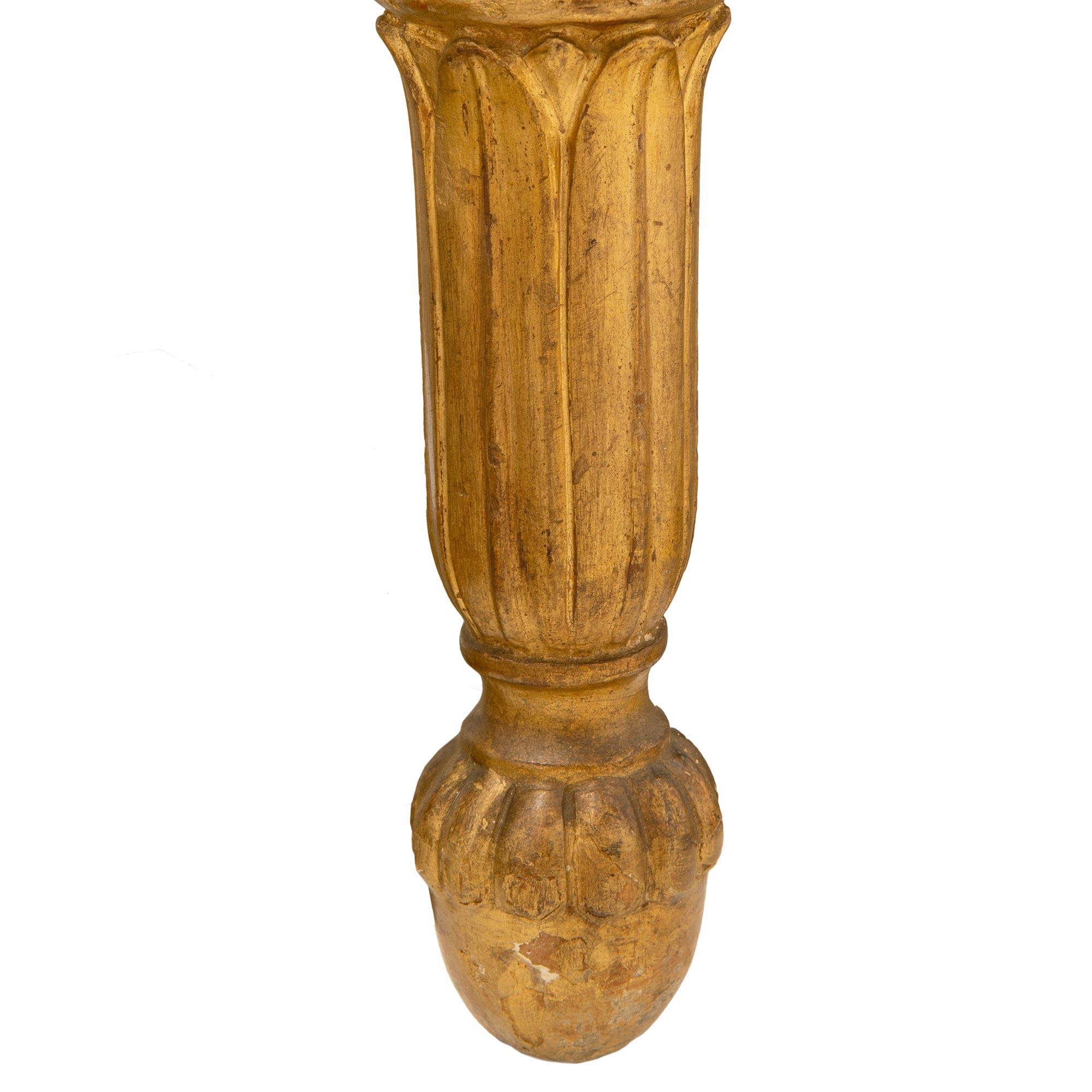 Freistehende Konsole aus vergoldetem Holz und Marmor im Louis-XVI-Stil des 19. Jahrhunderts im Angebot 4