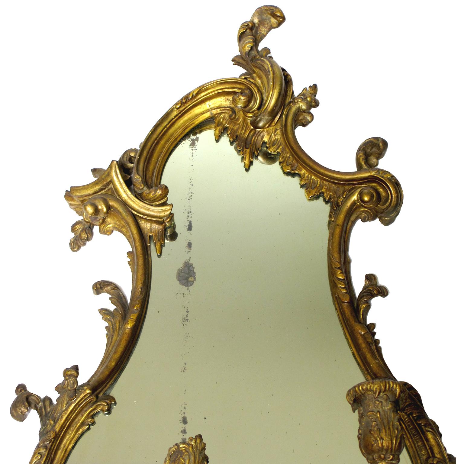 Geschnitzter Wandspiegel und Kandelaber aus vergoldetem Holz im Louis-XVI.-Stil des 19. Jahrhunderts (Louis XV.) im Angebot