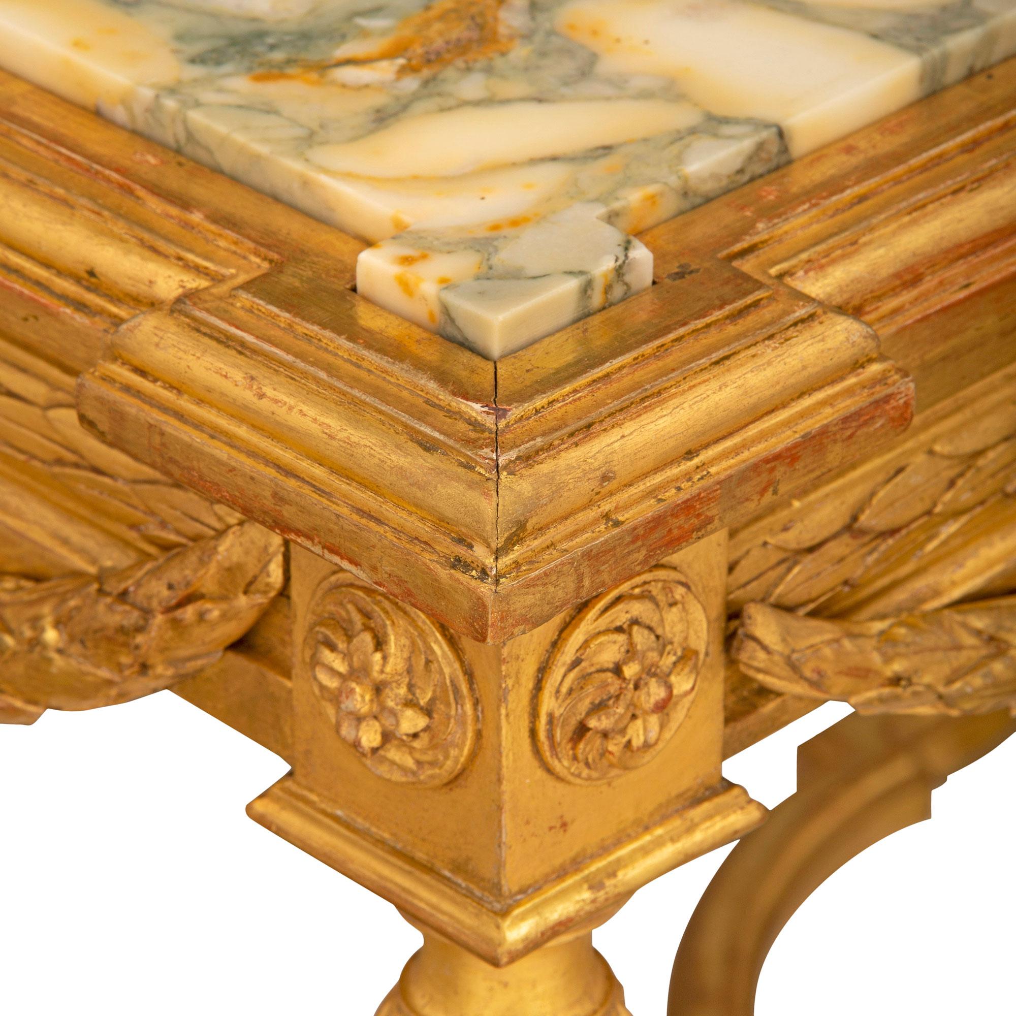 Mesa central francesa de madera dorada estilo Luis XVI del siglo XIX Mármol en venta