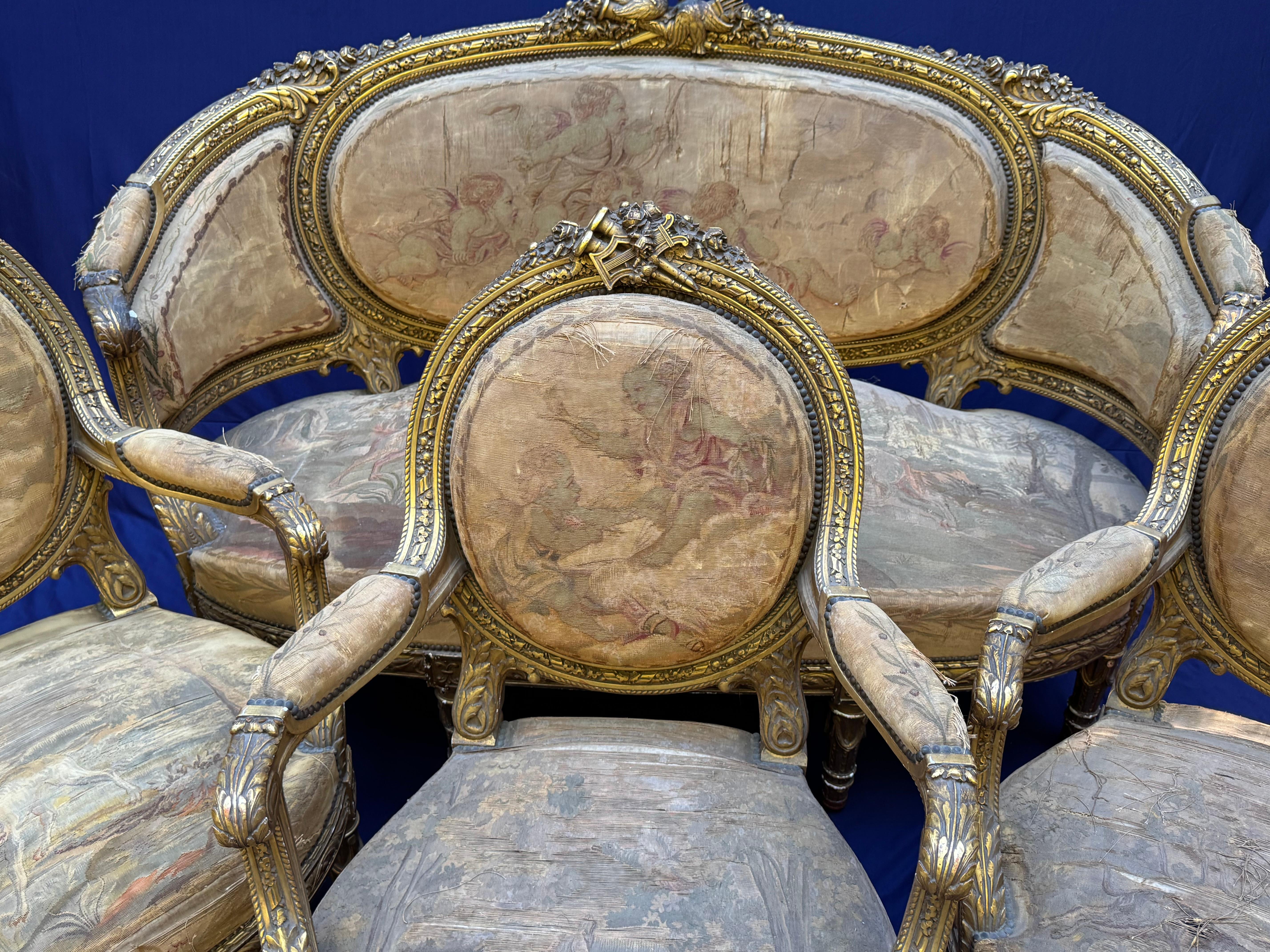 Suite de salón francesa del siglo XIX en madera dorada estilo Luis XVI con tapicería Tapestry Upholstering en venta 10