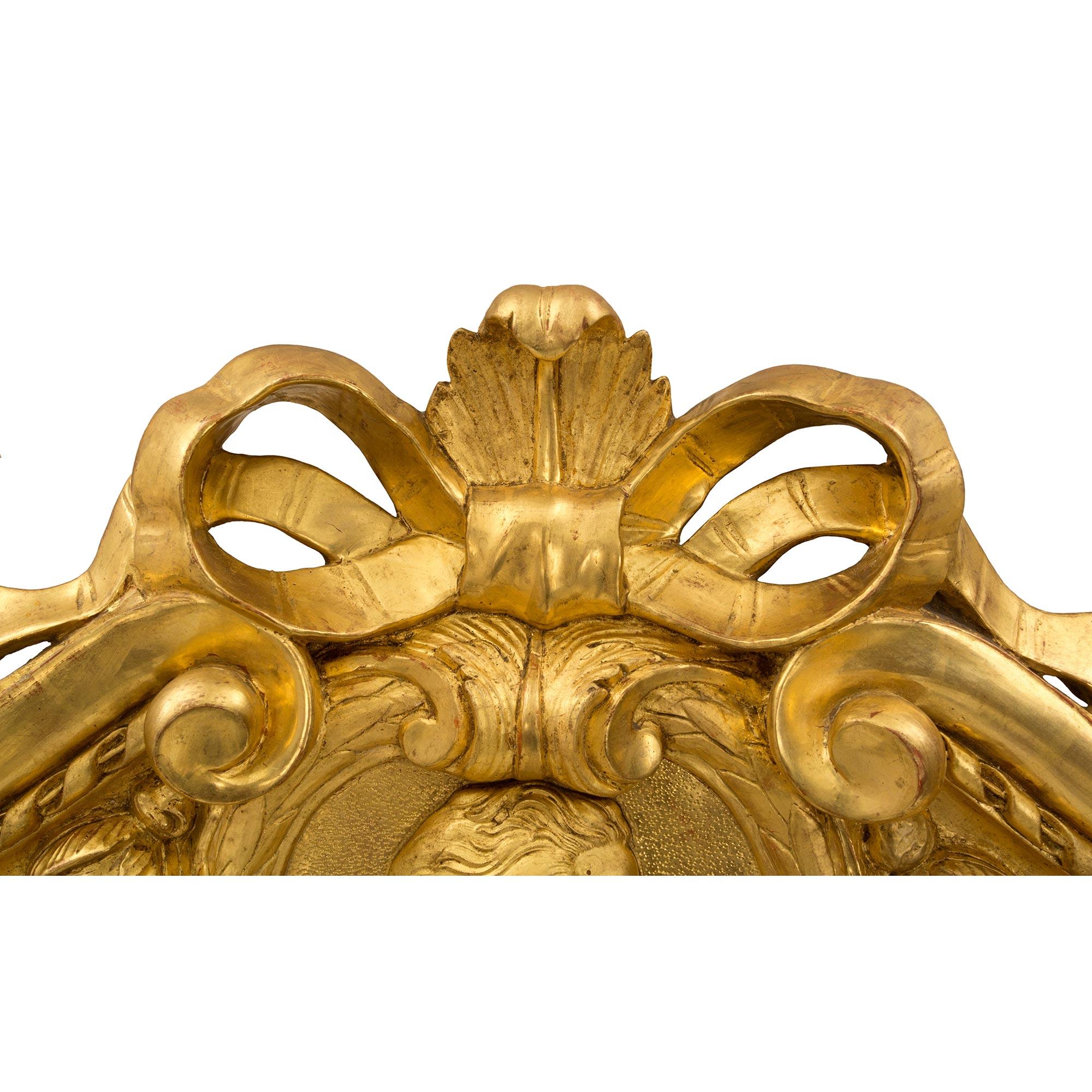 Gepolstertes Kopfteil aus vergoldetem Holz im Louis-XVI.-Stil Frankreichs, 19. Jahrhundert (Französisch) im Angebot