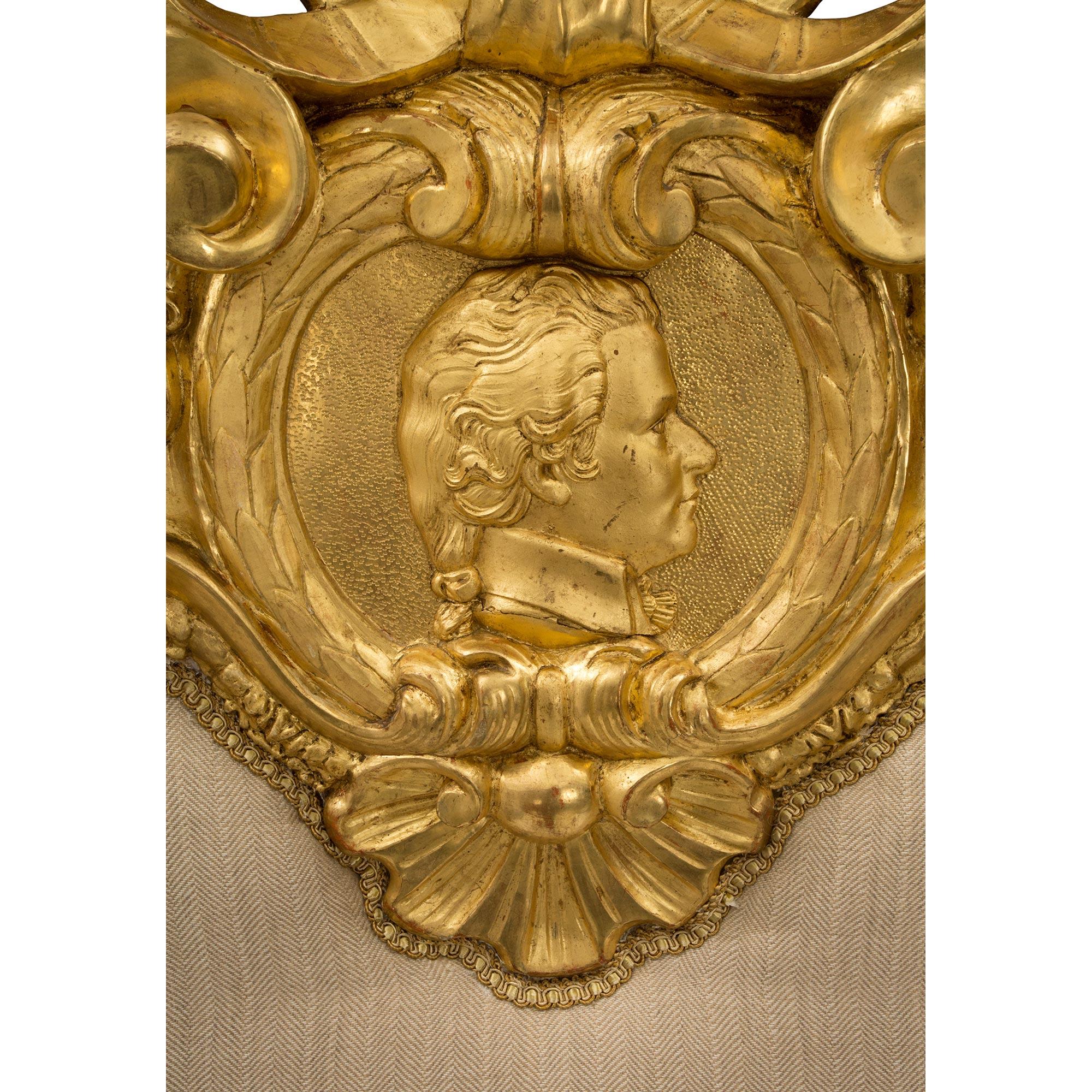 Gepolstertes Kopfteil aus vergoldetem Holz im Louis-XVI.-Stil Frankreichs, 19. Jahrhundert im Zustand „Gut“ im Angebot in West Palm Beach, FL