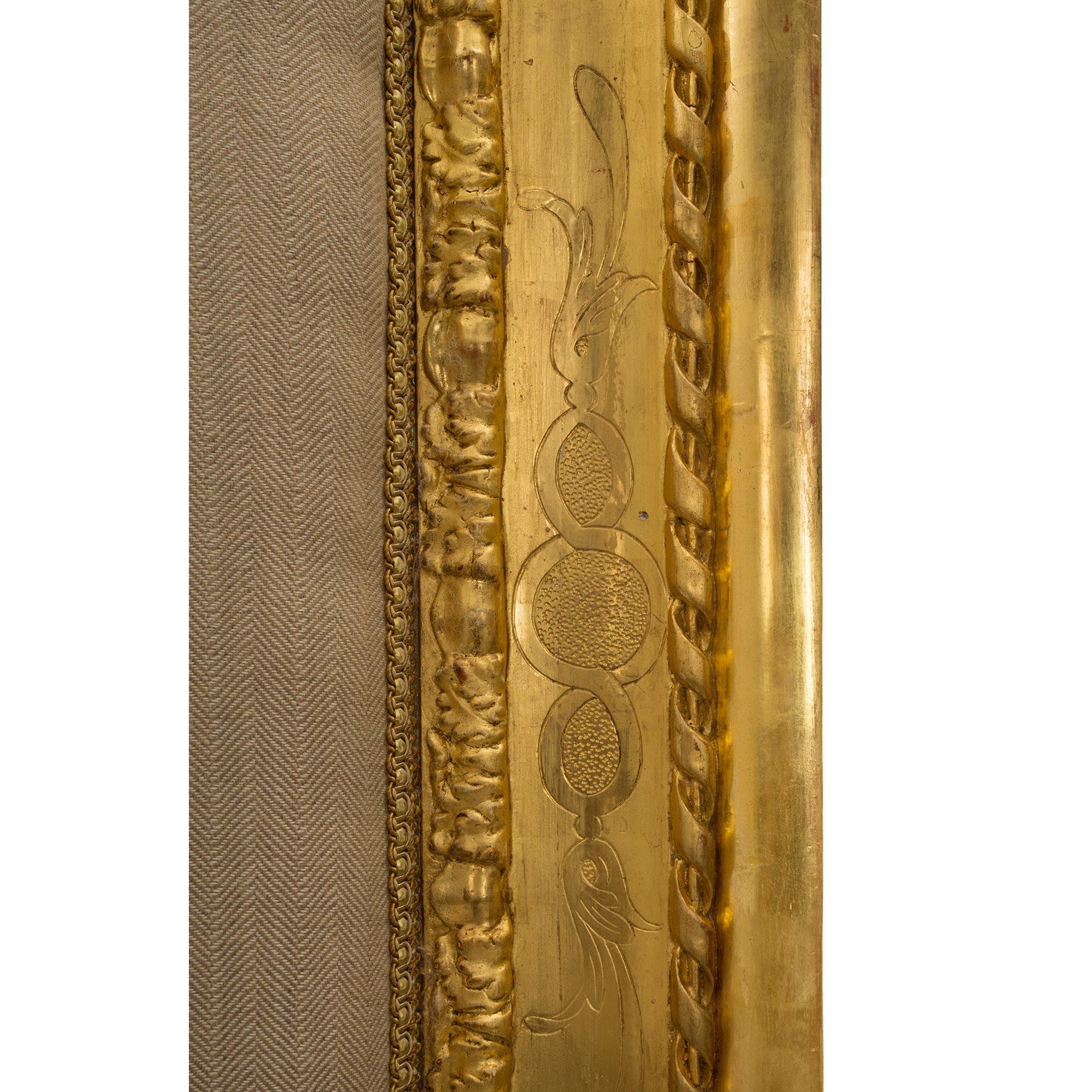 Gepolstertes Kopfteil aus vergoldetem Holz im Louis-XVI.-Stil Frankreichs, 19. Jahrhundert im Angebot 2
