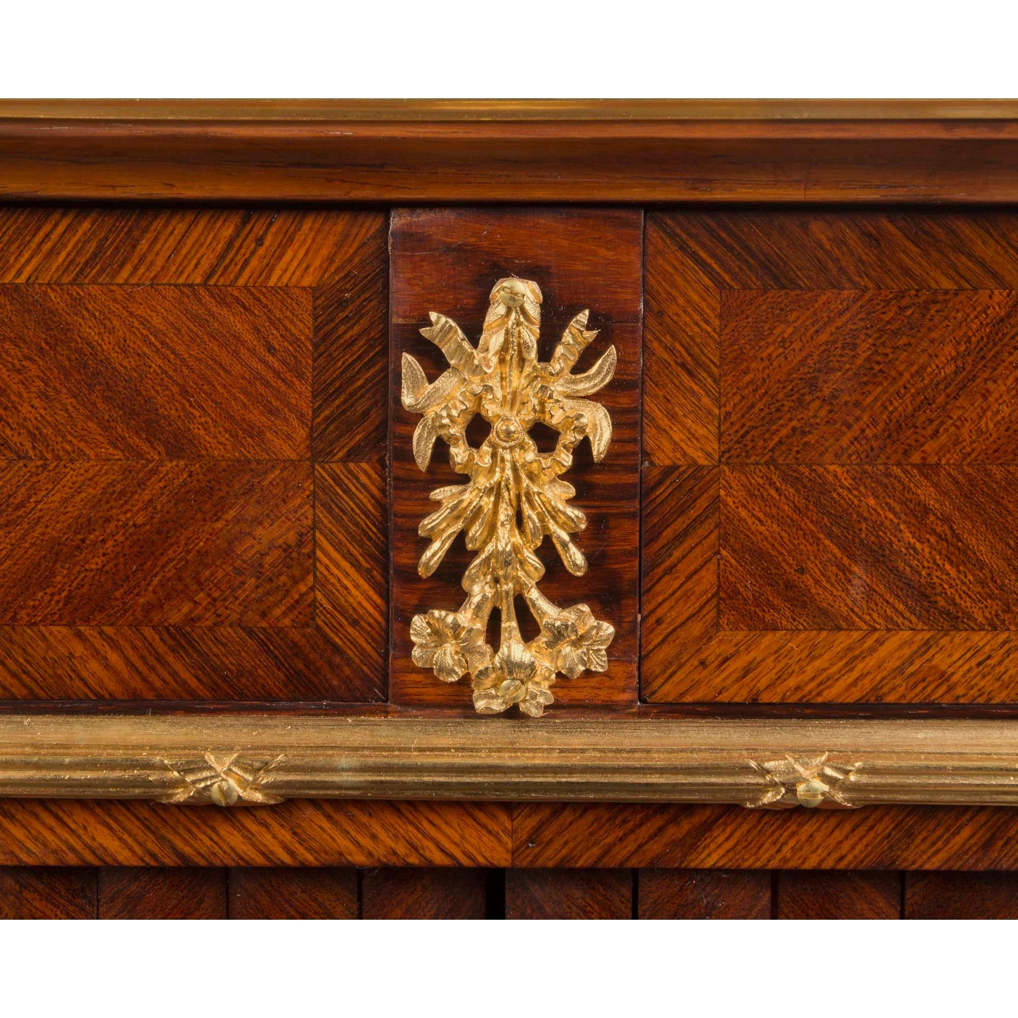 Armadio francese del XIX secolo in stile Luigi XVI in legno di Re e ormolu e marmo in vendita 3