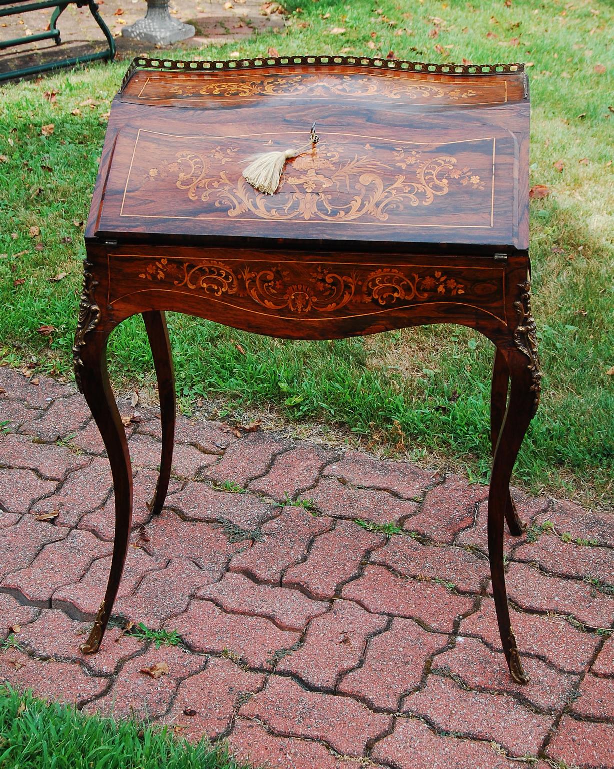 French 19th Century Louis XVI Style Ladies Writing Desk Marquetry Inlay For Sale 2