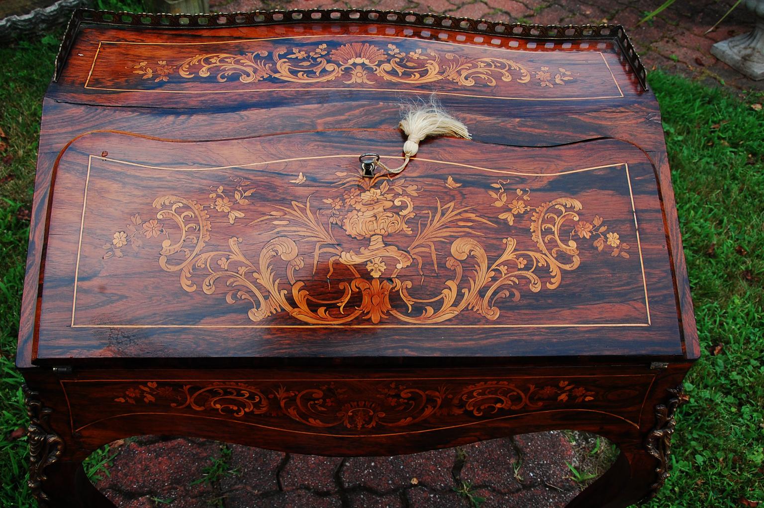 French 19th Century Louis XVI Style Ladies Writing Desk Marquetry Inlay For Sale 3