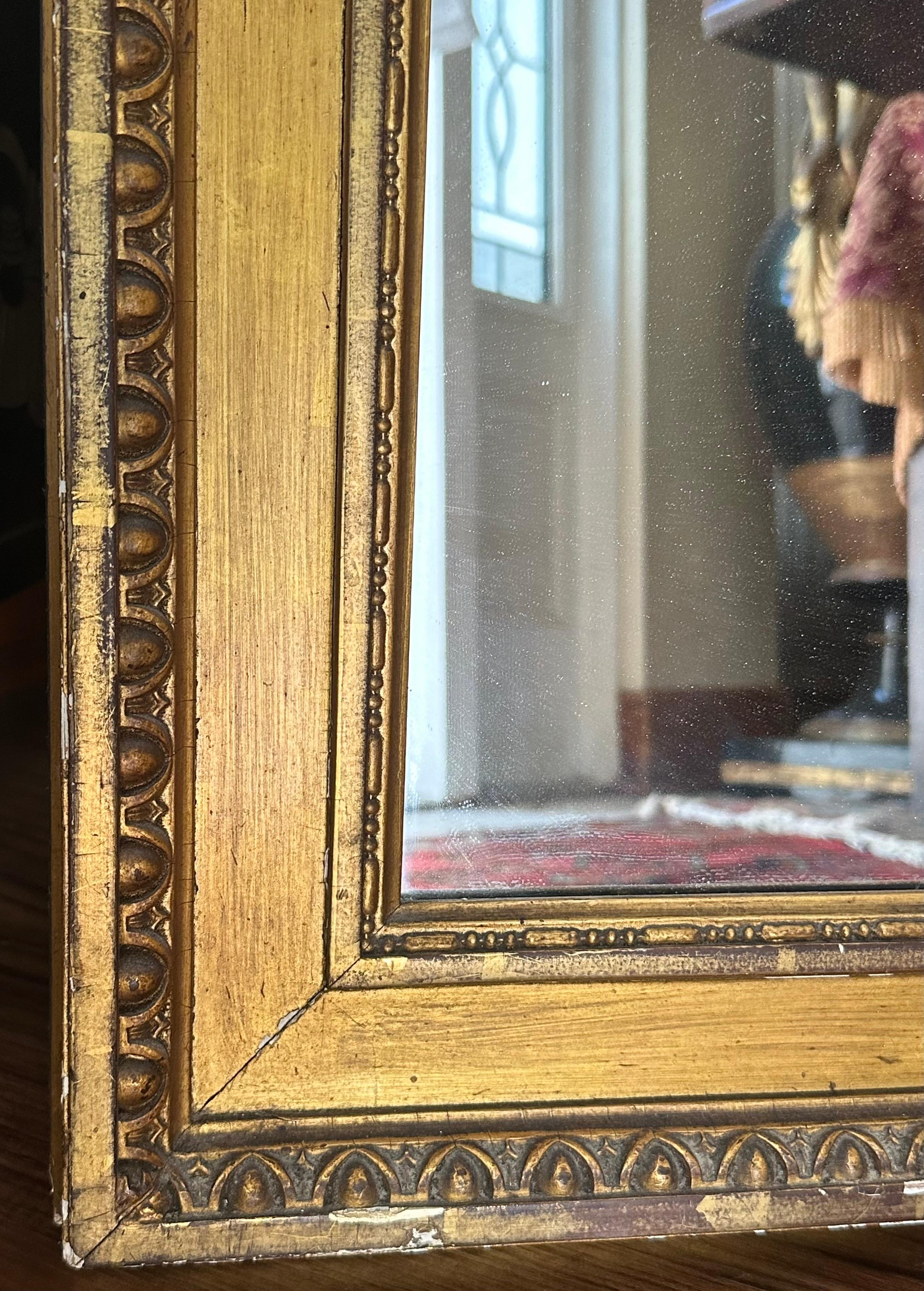 Grand miroir mural doré de style Louis XVI du XIXe siècle en vente 1