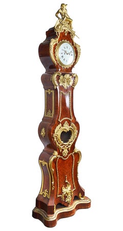 Französische Standuhr im Louis-XVI-Stil des 19. Jahrhunderts.