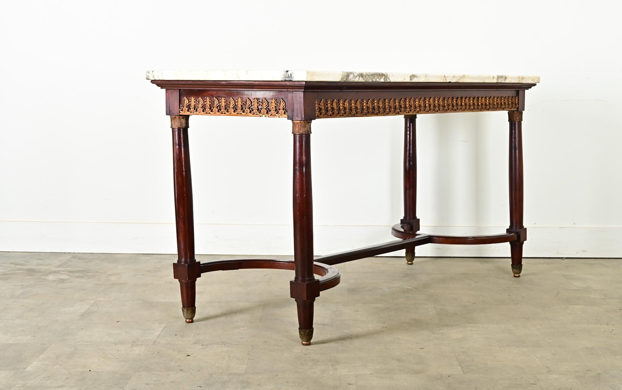 Mesa central francesa de caoba estilo Luis XVI del siglo XIX en venta 4