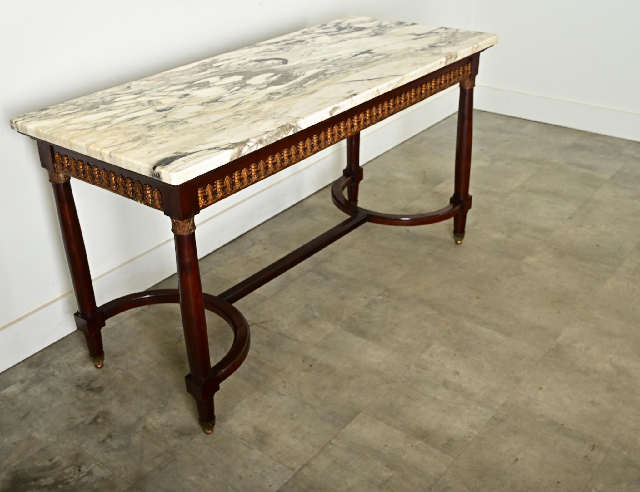 Mesa central francesa de caoba estilo Luis XVI del siglo XIX en venta 5
