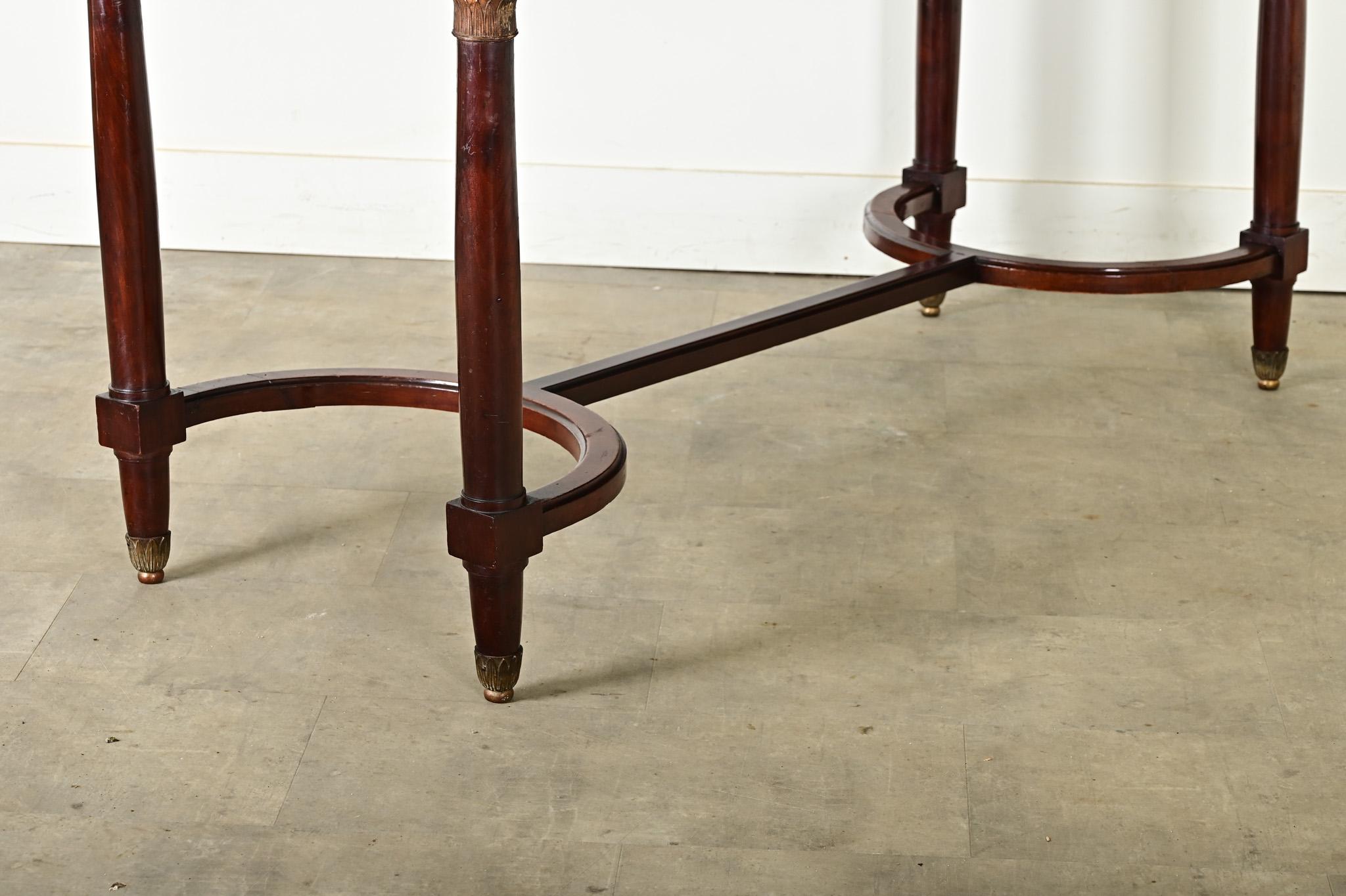 Mesa central francesa de caoba estilo Luis XVI del siglo XIX en venta 6