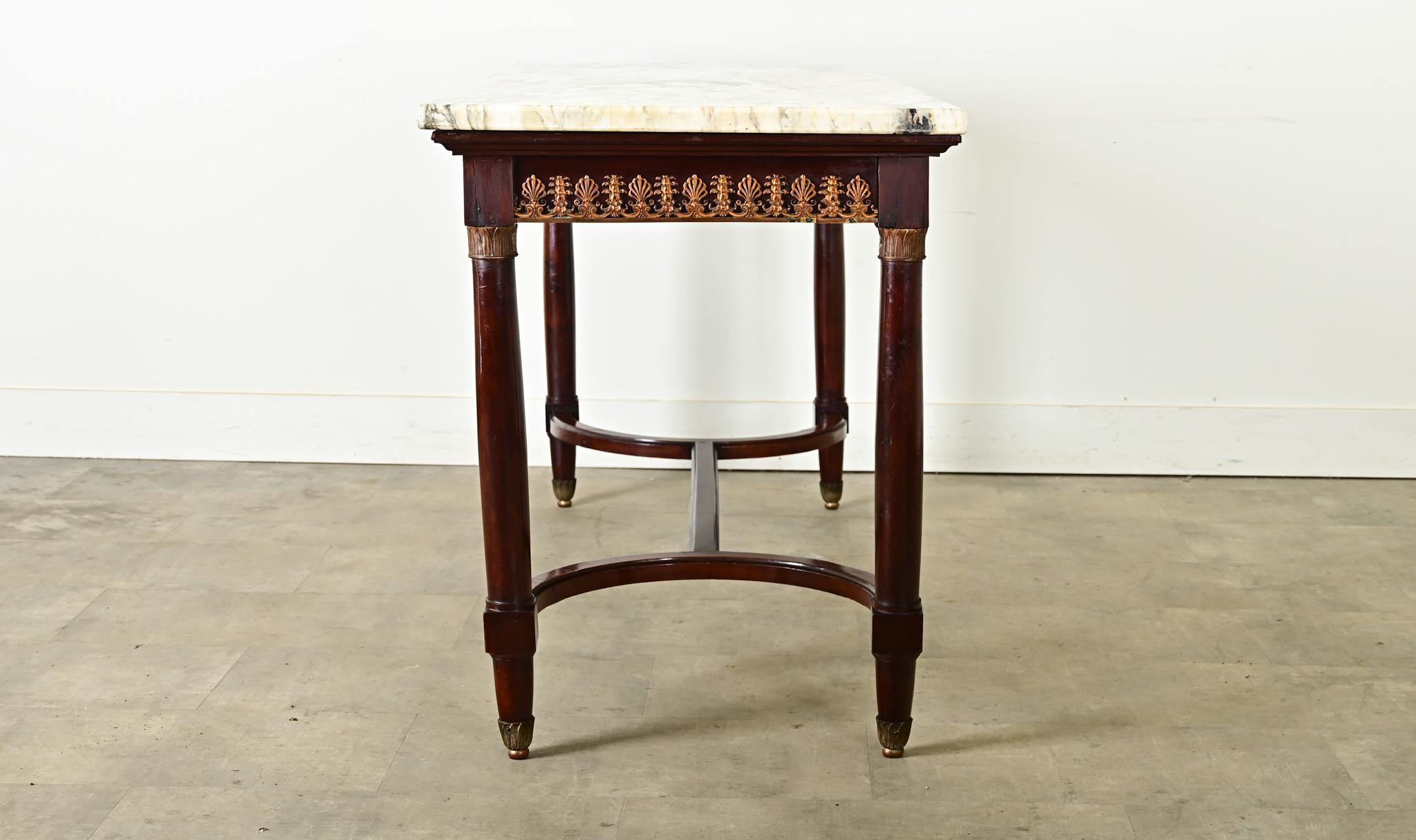 Mesa central francesa de caoba estilo Luis XVI del siglo XIX en venta 7