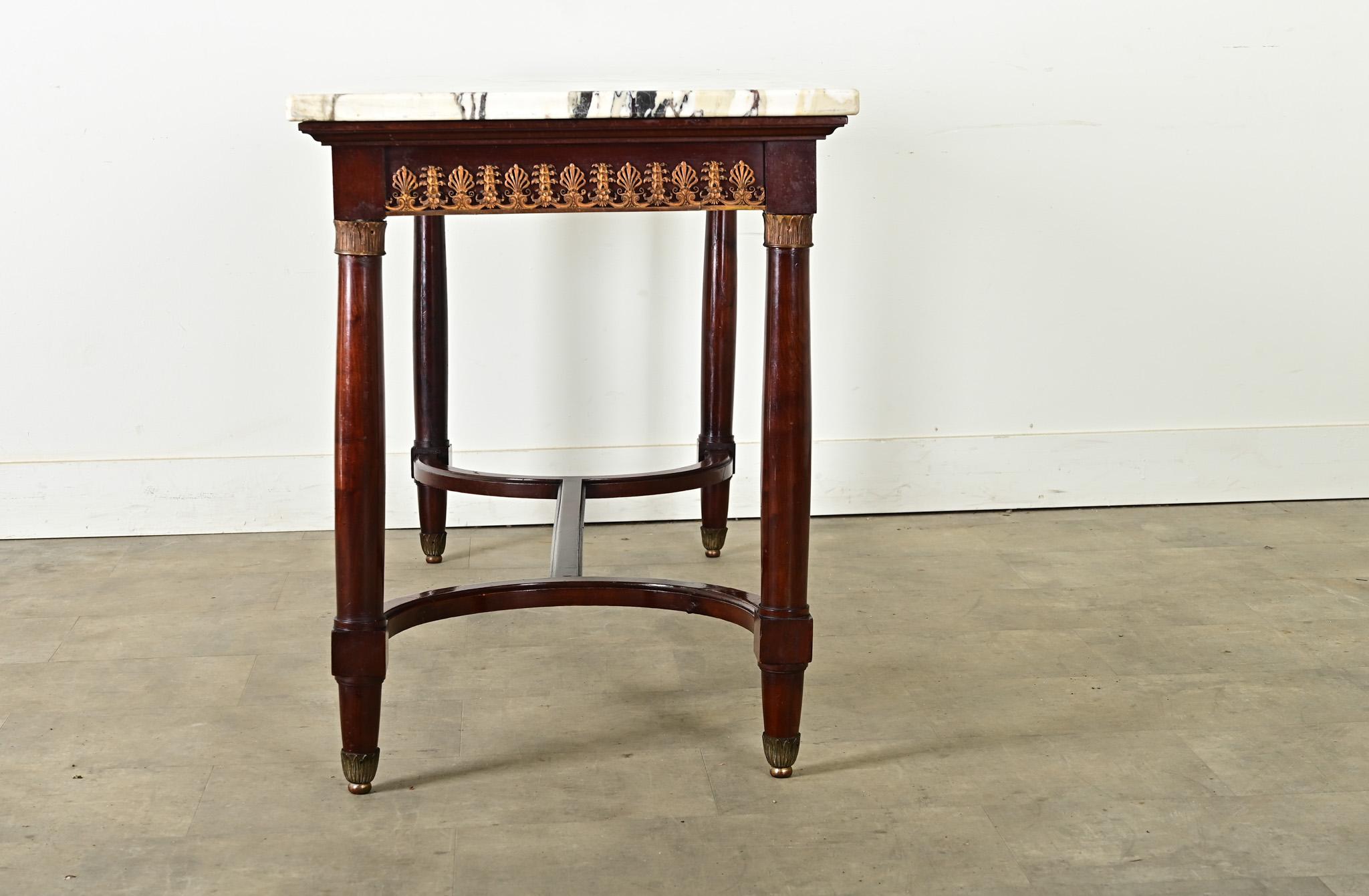 Mesa central francesa de caoba estilo Luis XVI del siglo XIX en venta 9