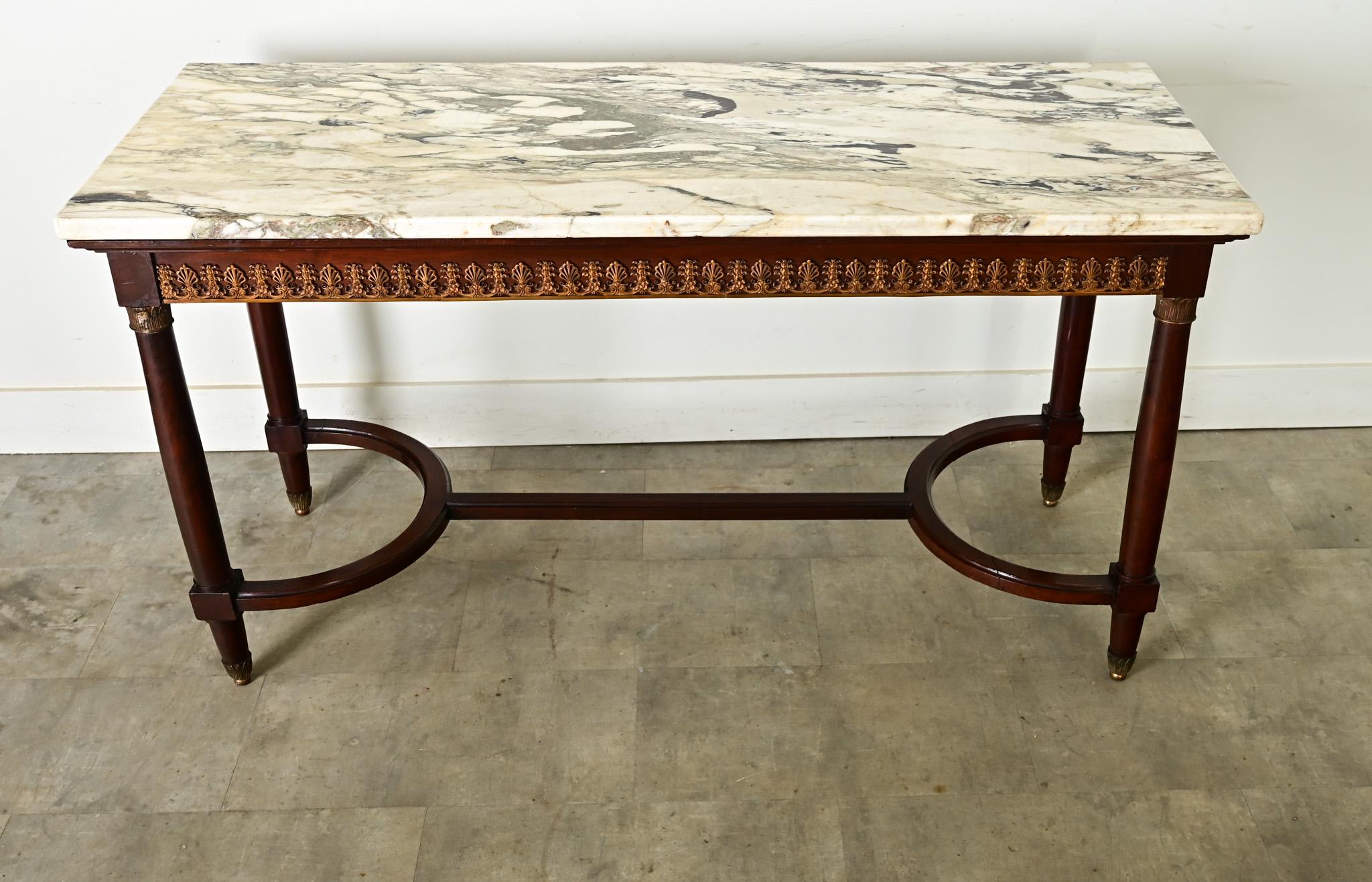 Mesa central francesa de caoba estilo Luis XVI del siglo XIX Ormolú en venta