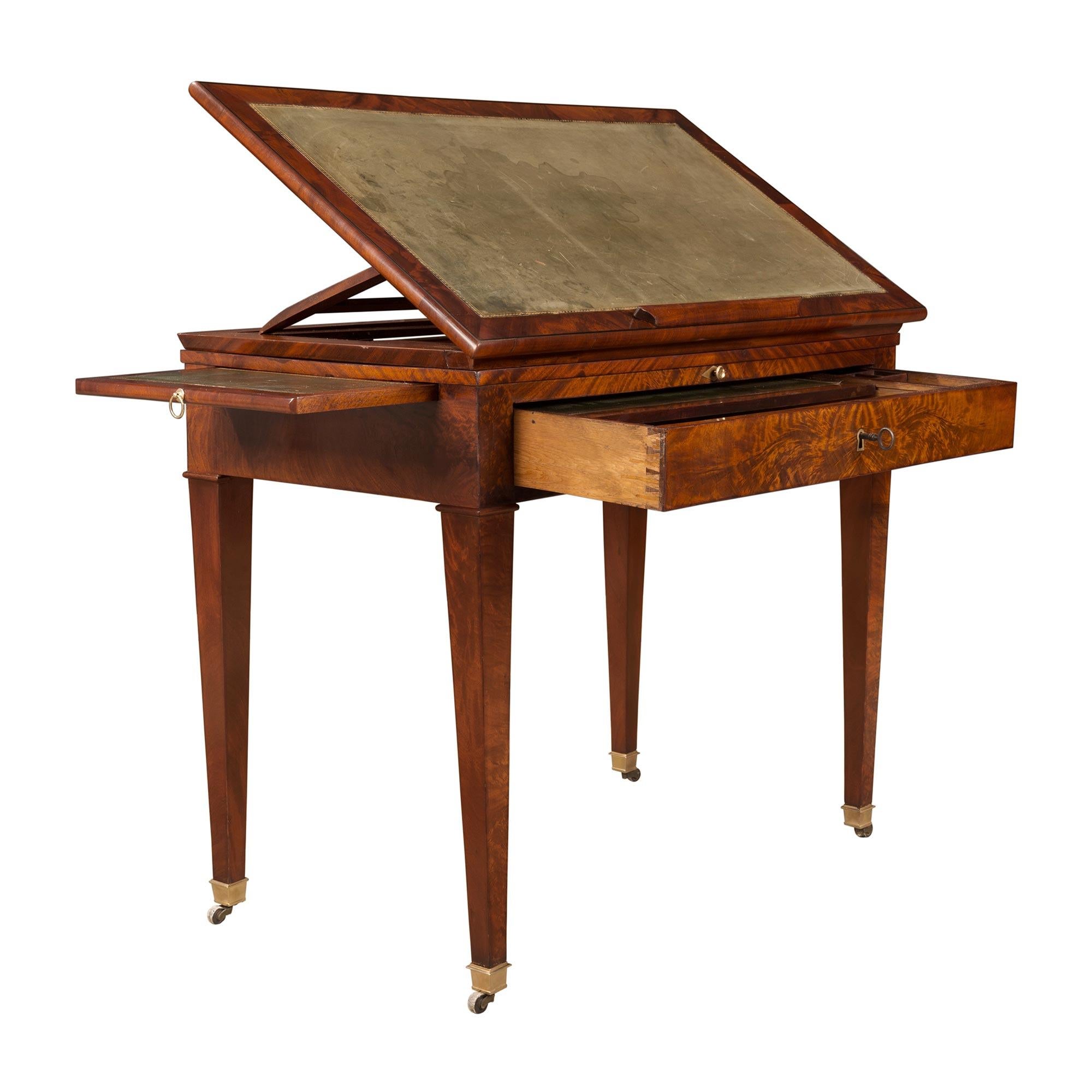 Bureau A la Tronchin en acajou de style Louis XVI du 19ème siècle français Bon état - En vente à West Palm Beach, FL