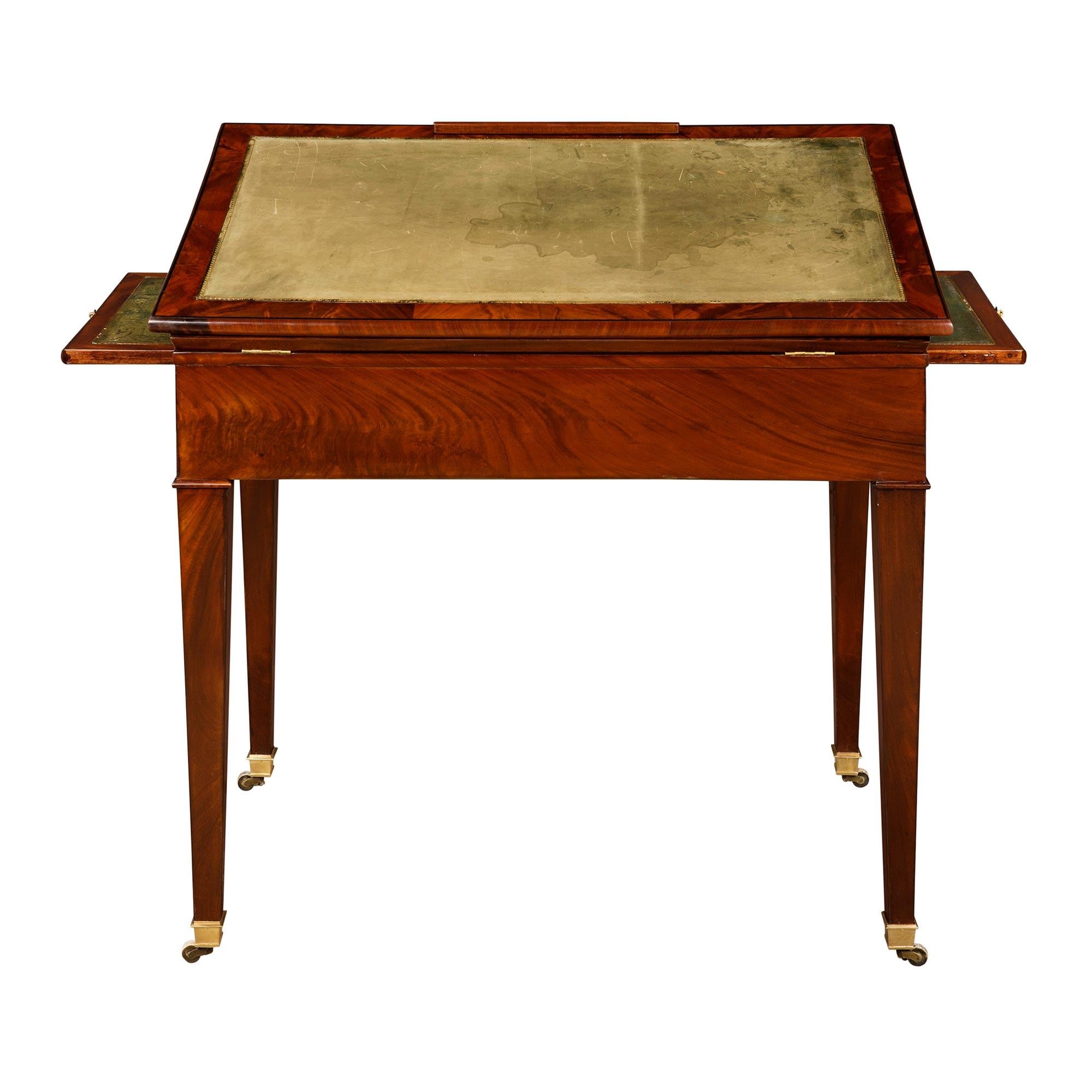 Mahagoni-Schreibtisch A la Tronchin im Louis-XVI.-Stil des 19. Jahrhunderts im Angebot 1