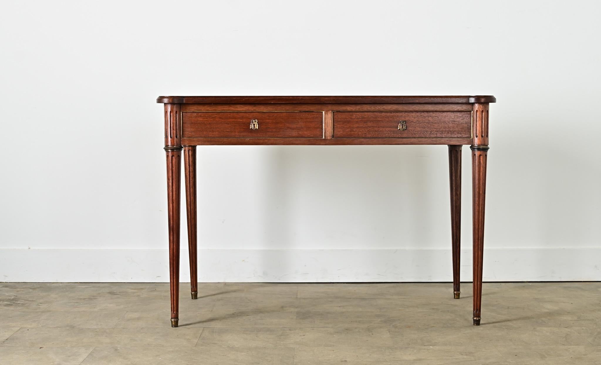 Französischer Mahagonischreibtisch im Louis-XVI-Stil des 19. im Angebot 4
