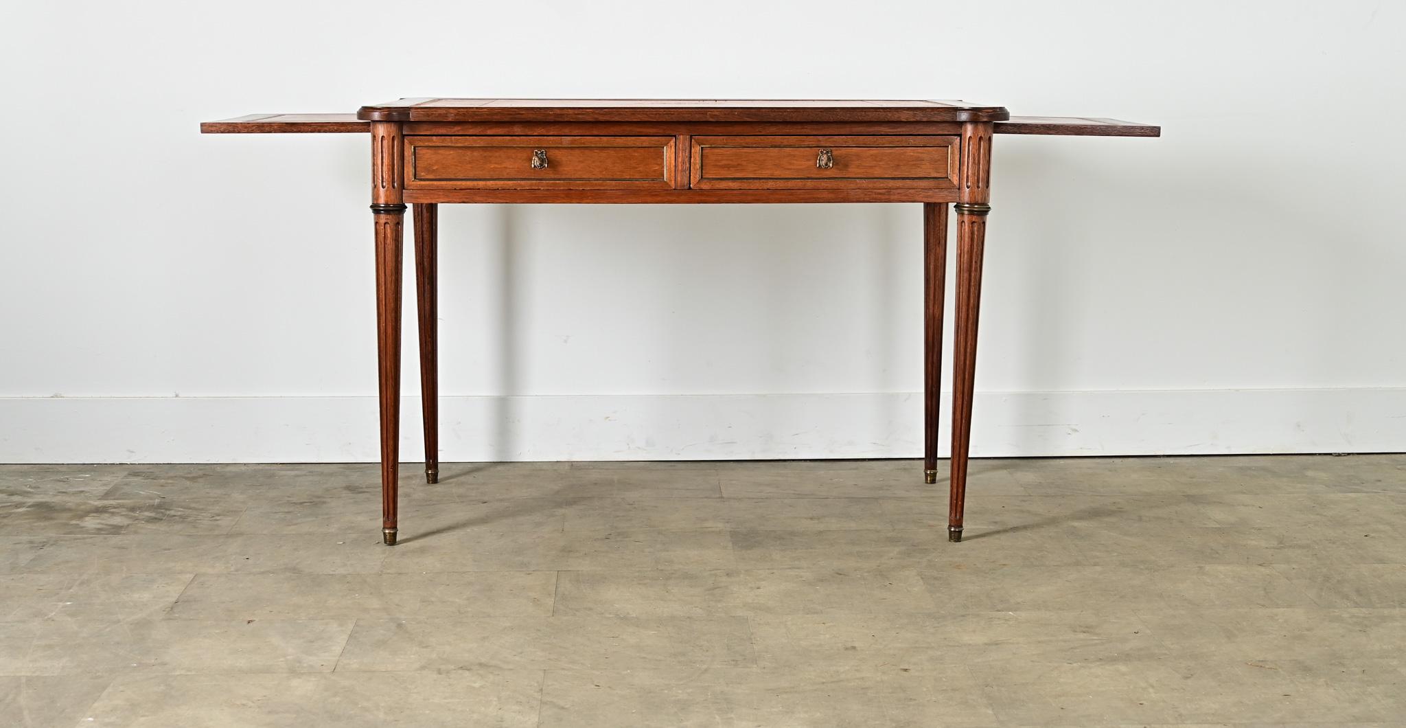 Französischer Mahagonischreibtisch im Louis-XVI-Stil des 19. (19. Jahrhundert) im Angebot