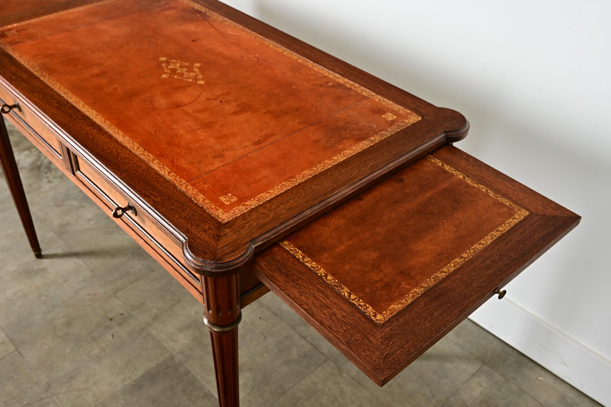 Französischer Mahagonischreibtisch im Louis-XVI-Stil des 19. im Angebot 1