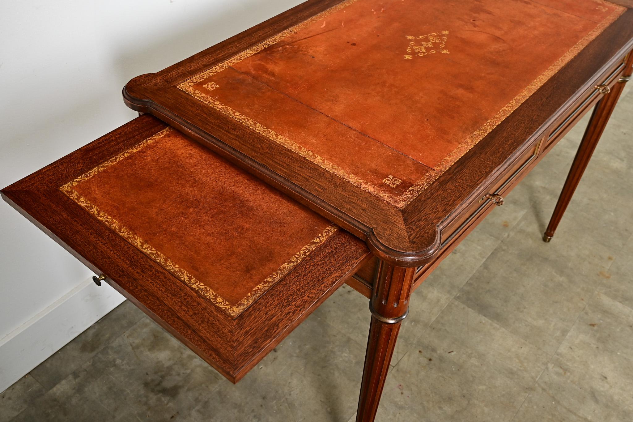 Französischer Mahagonischreibtisch im Louis-XVI-Stil des 19. im Angebot 2
