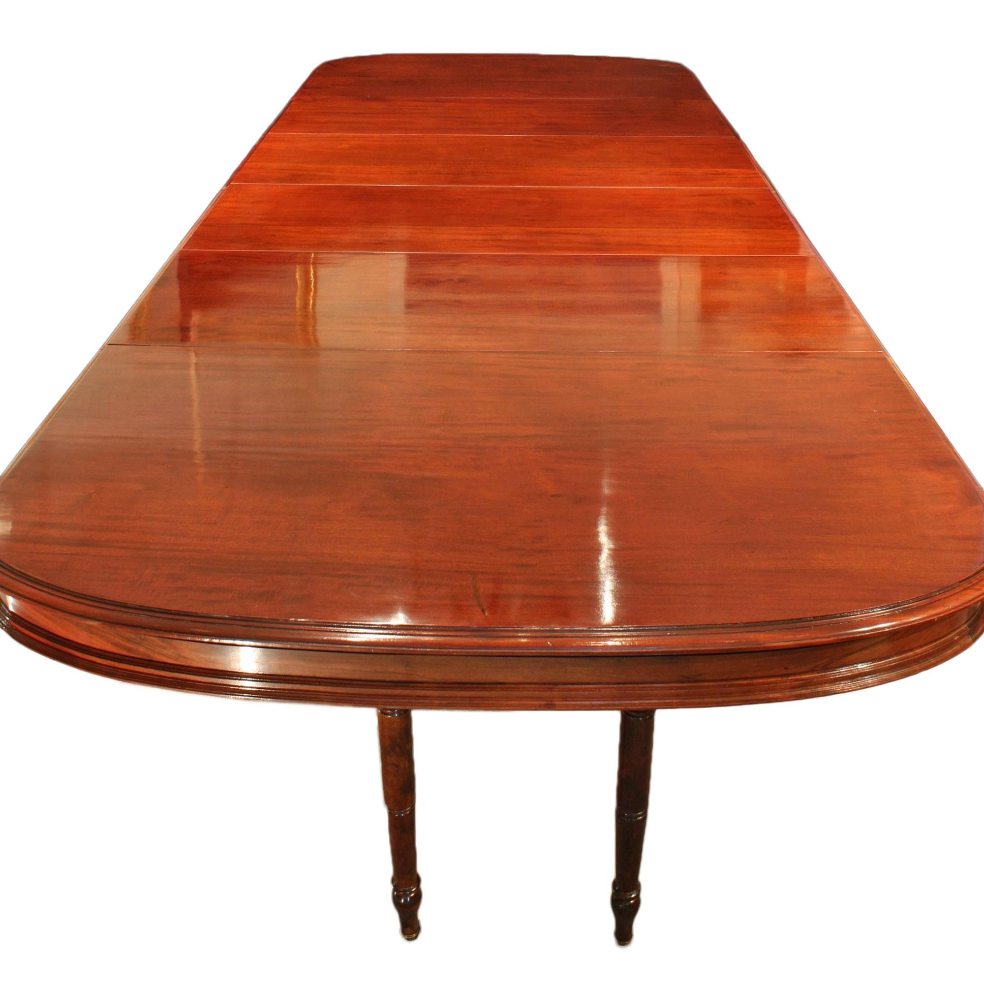 French 19th Century Louis XVI Style Mahogany Dining Table For Sale 2