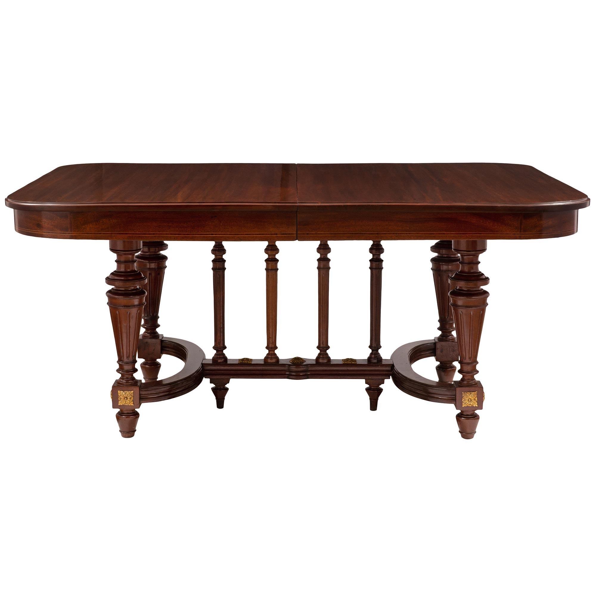 French 19th Century Louis XVI Style Mahogany Dining Table with Two Extensions In Good Condition For Sale In West Palm Beach, FL