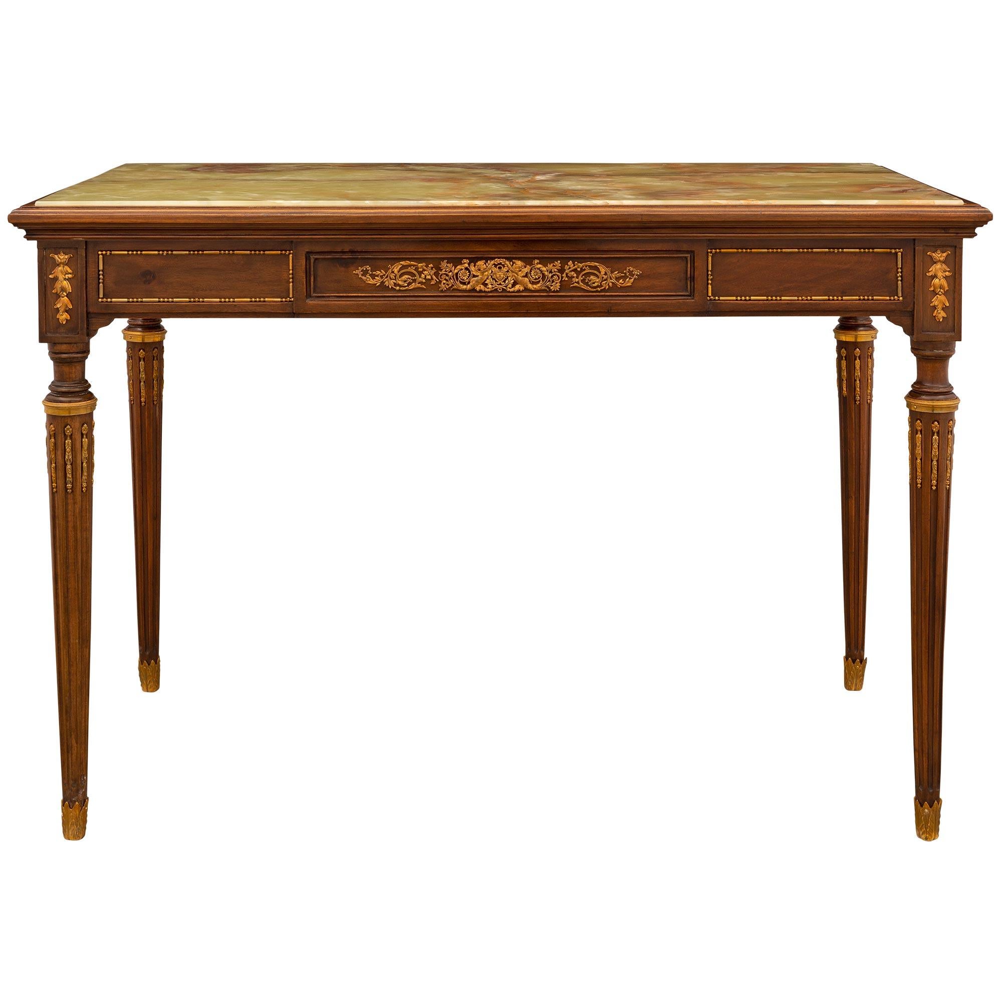 Französischer Tisch aus Mahagoni, Onyx und Goldbronze im Louis-XVI.-Stil des 19. Jahrhunderts