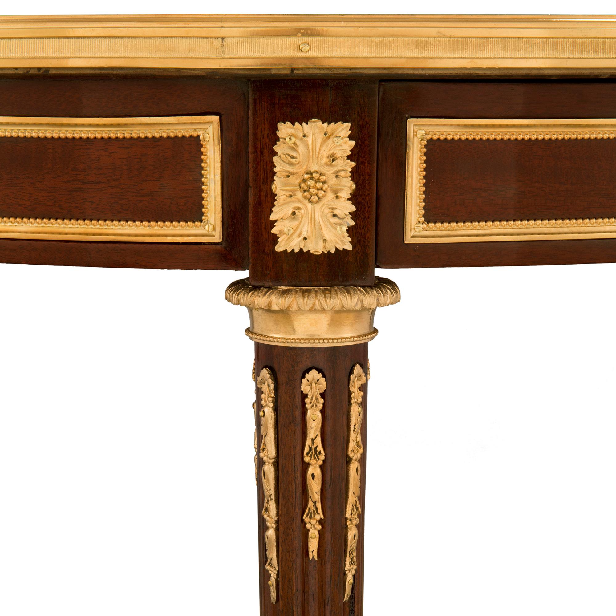 French 19th Century Louis XVI Style Mahogany Side Table, Attributed to Dasson For Sale 1