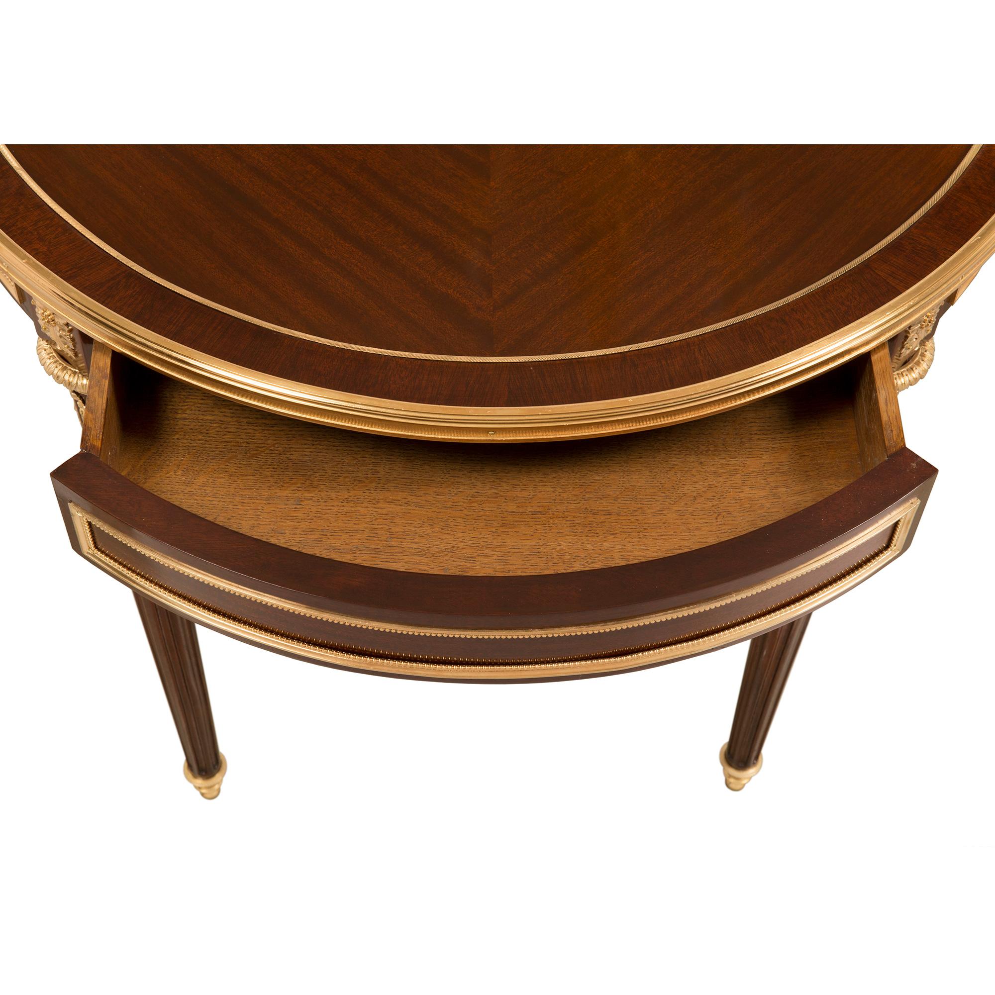 French 19th Century Louis XVI Style Mahogany Side Table, Attributed to Dasson For Sale 2