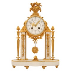 Orologio francese del 19° secolo in stile Luigi XVI in marmo e ormolu