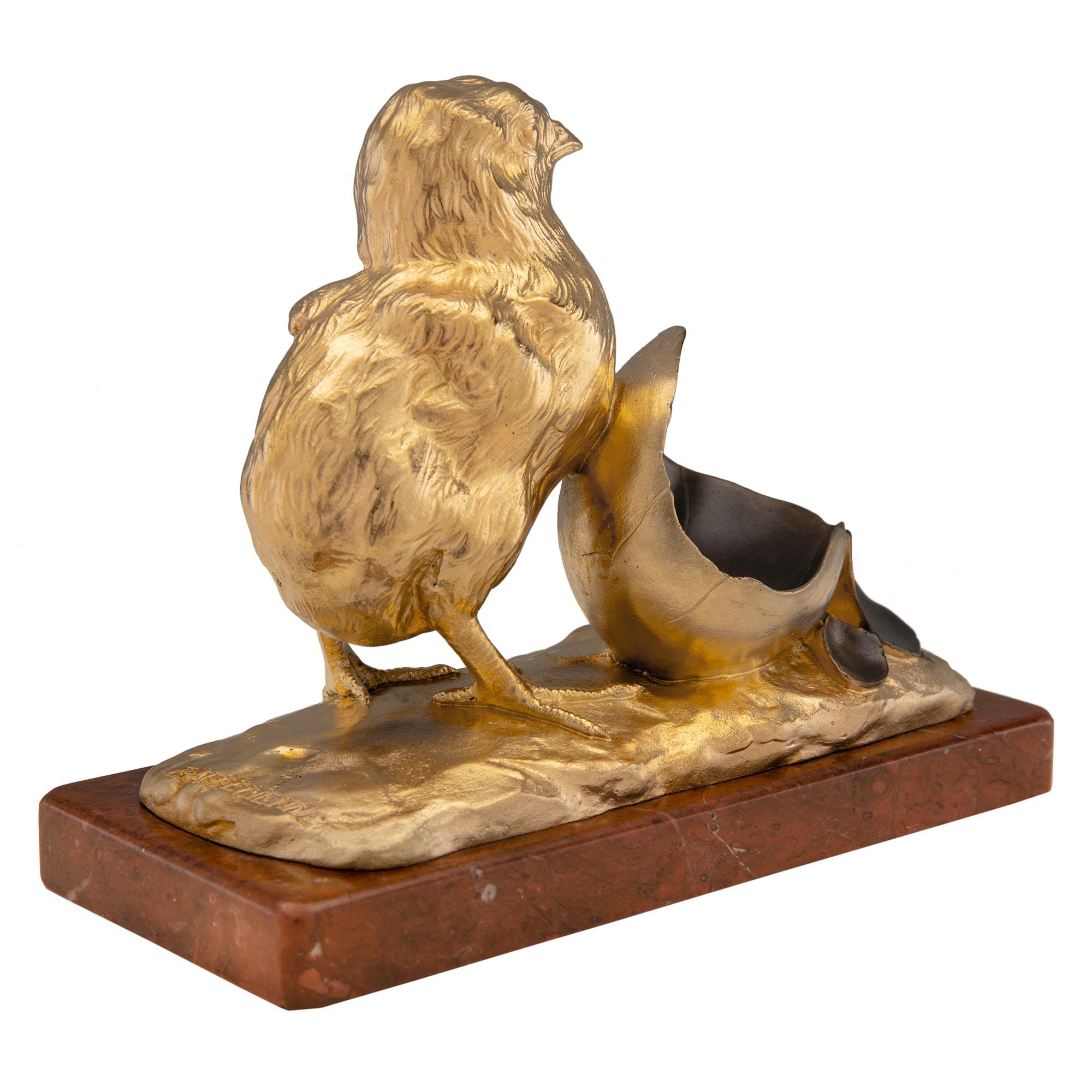 Eccezionale e affascinante statua/peso da tavolo in marmo rosso griotte e ormolu del XIX secolo, firmata F. Barbedienne e G. Gardet. Rouge Griotte in marmo e ormolu, firmata F. Barbedienne e G. Gardet e denominata 