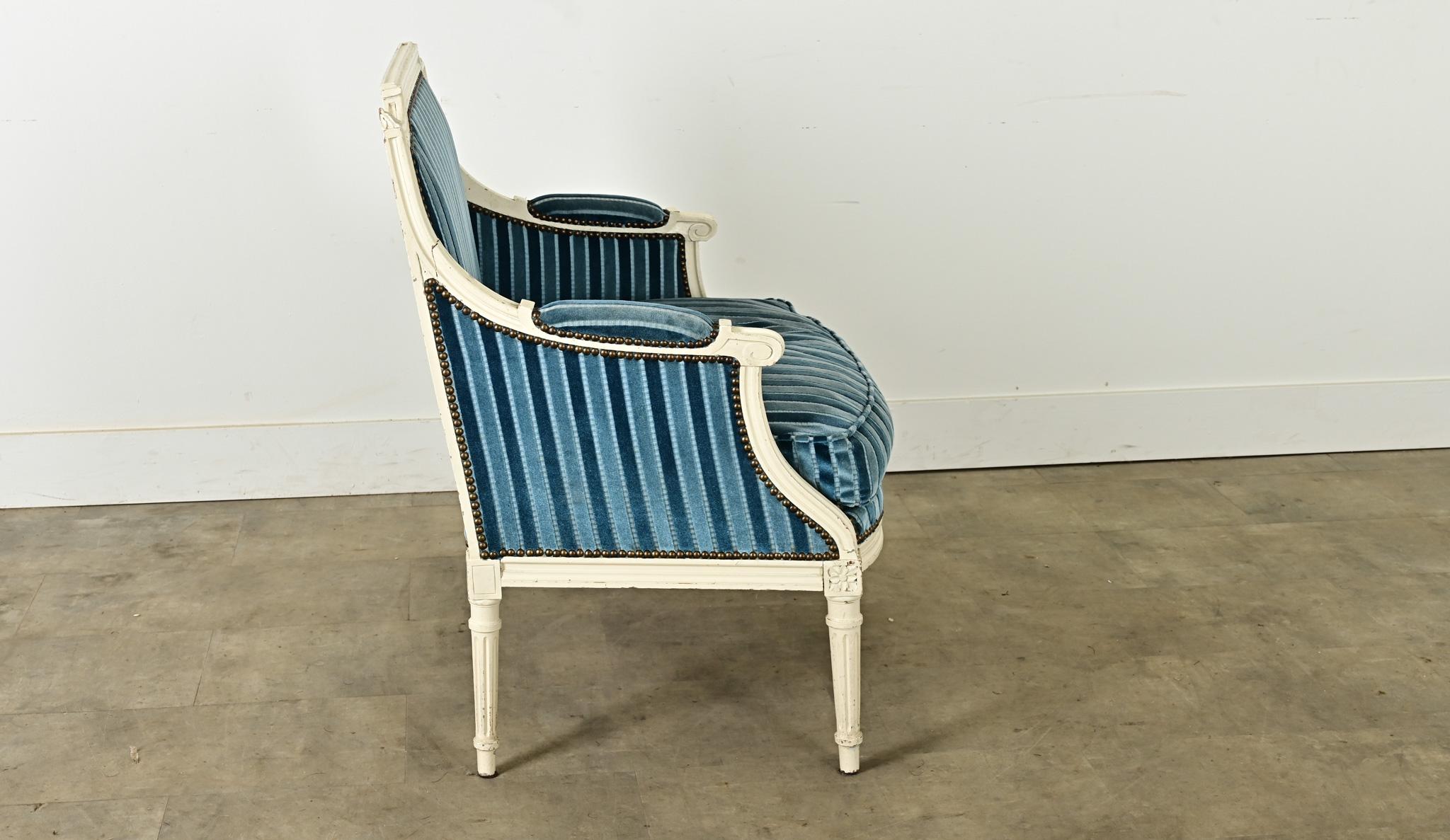 French 19th Century Louis XVI Style Marquise Bergere For Sale 5