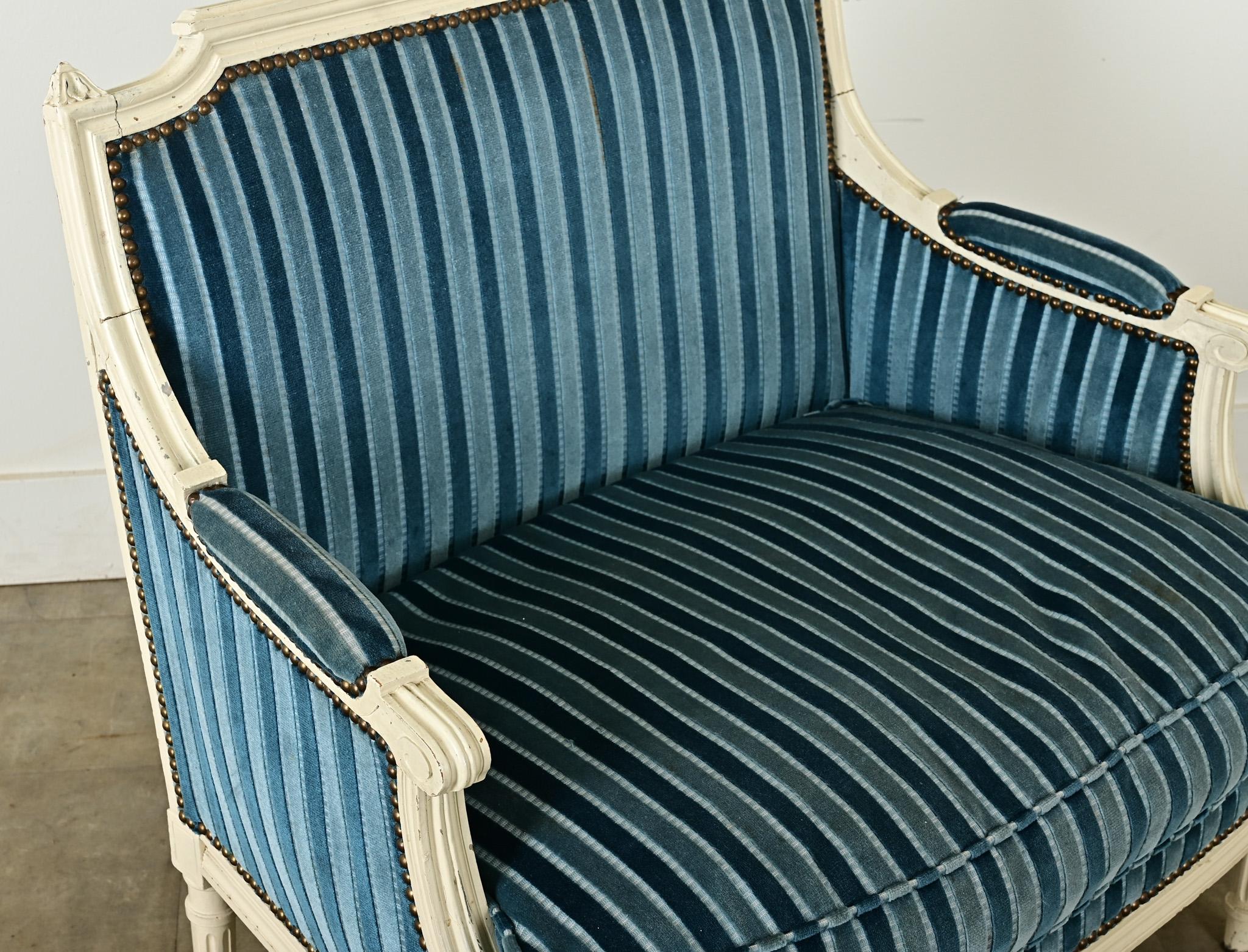 French 19th Century Louis XVI Style Marquise Bergere For Sale 6