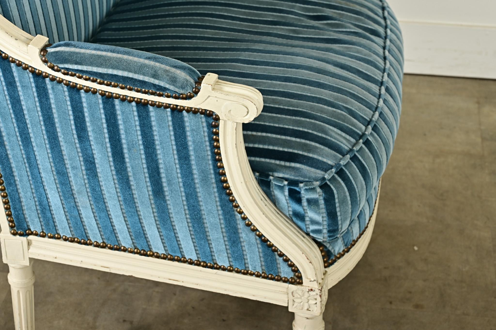 French 19th Century Louis XVI Style Marquise Bergere For Sale 7