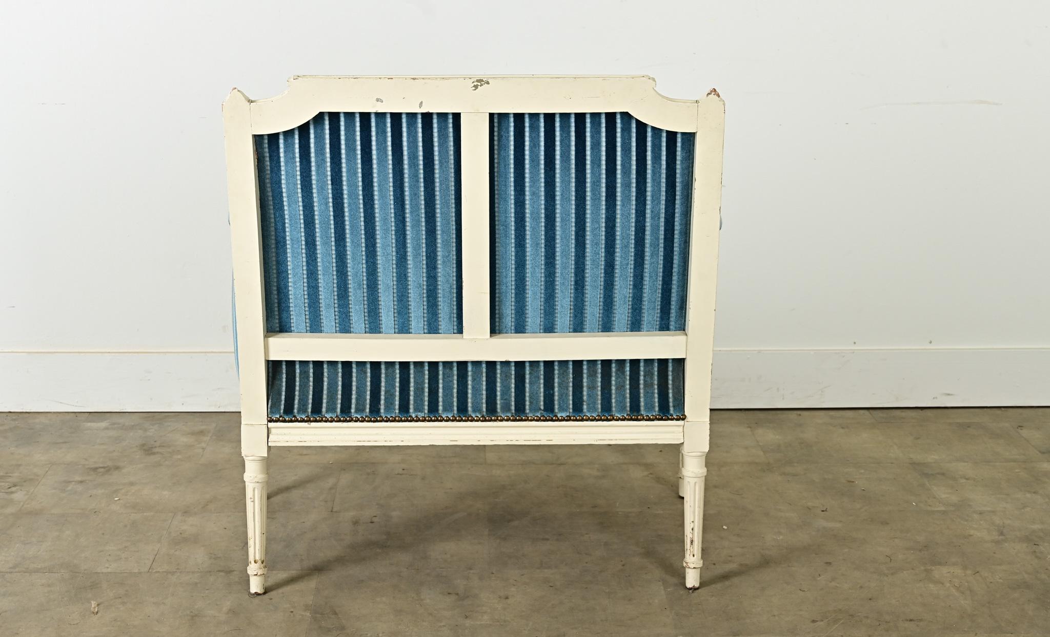 French 19th Century Louis XVI Style Marquise Bergere For Sale 8