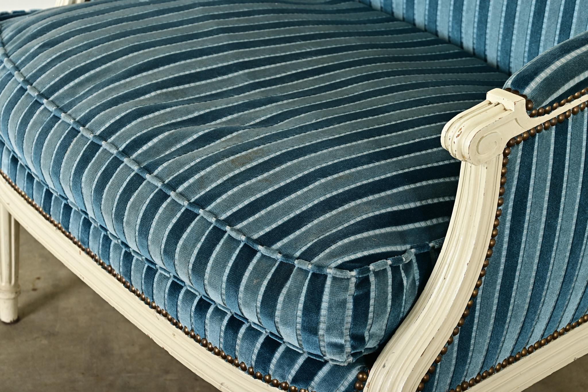 French 19th Century Louis XVI Style Marquise Bergere For Sale 12