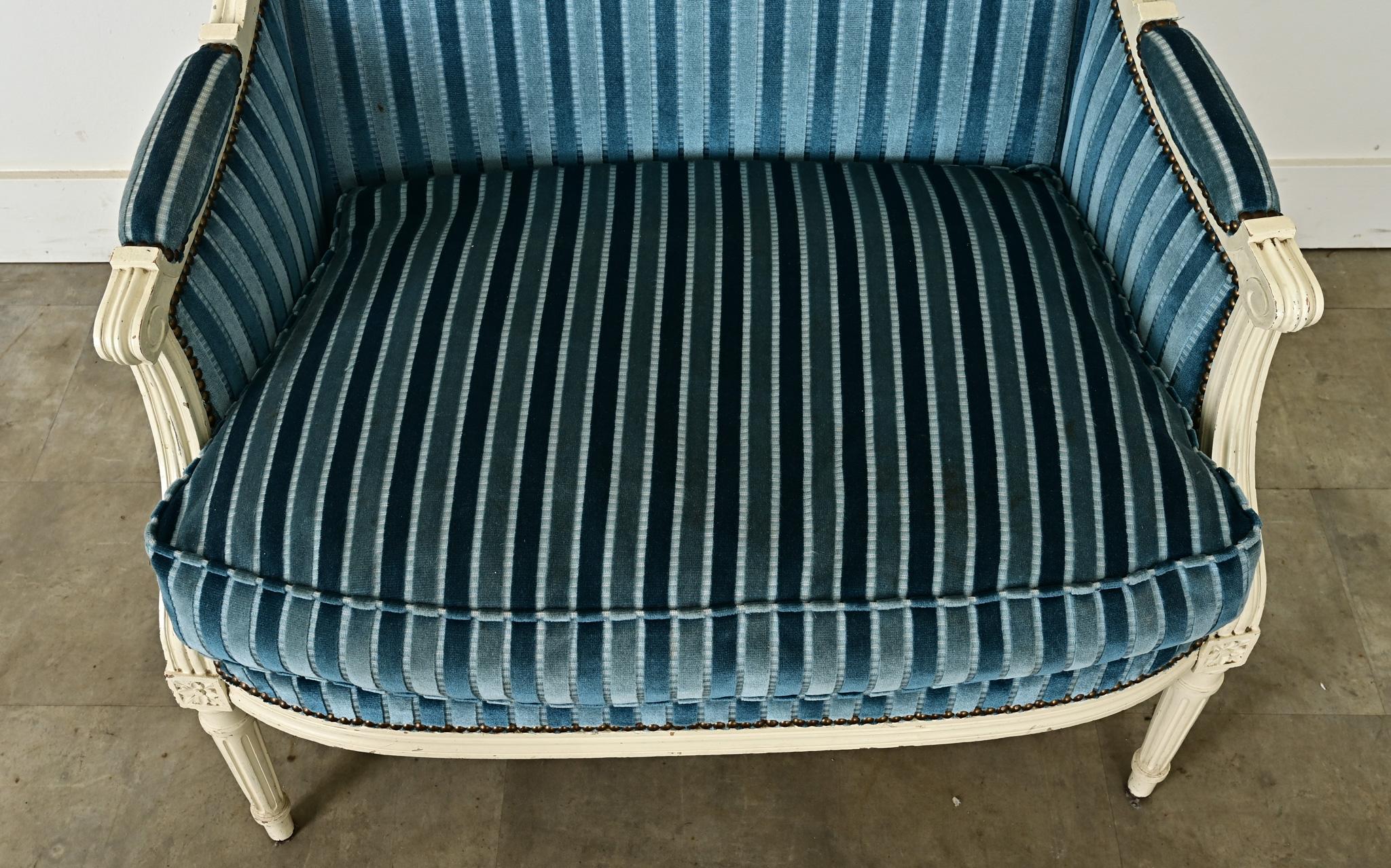 Fabric French 19th Century Louis XVI Style Marquise Bergere For Sale