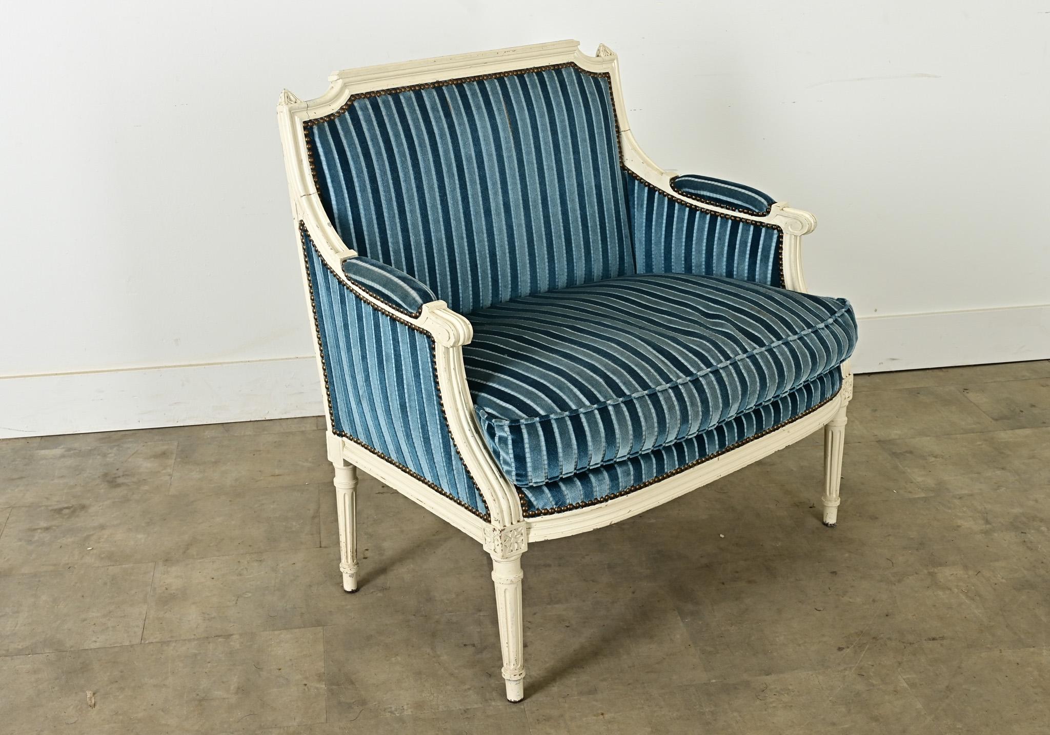 French 19th Century Louis XVI Style Marquise Bergere For Sale 3