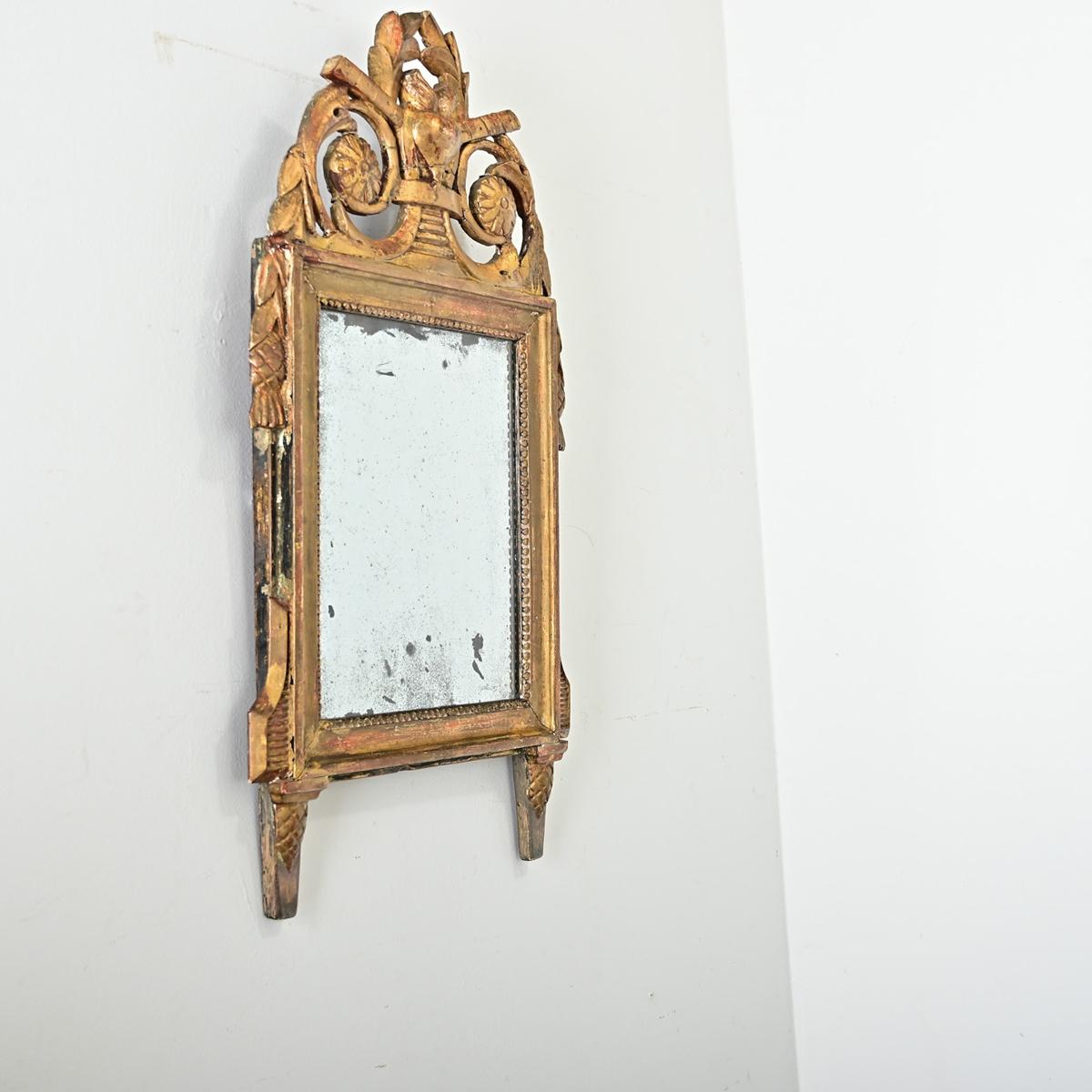 Espejo francés del siglo XIX estilo Luis XVI Tallado a mano en venta