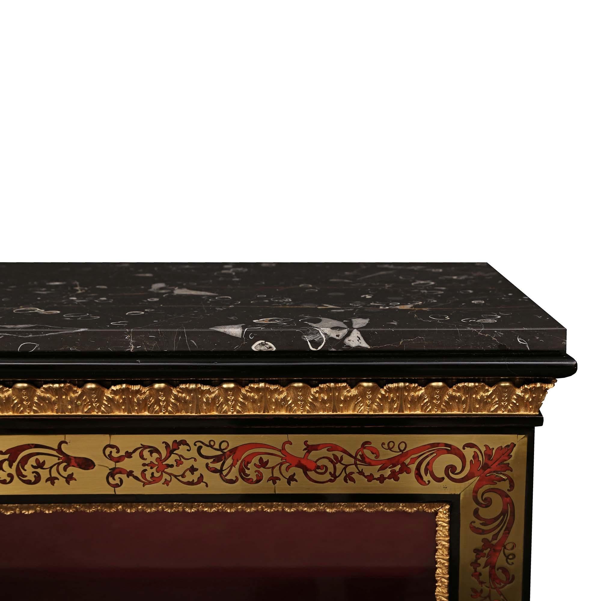 Gabinete Vitrina Boulle Francés Siglo XIX Estilo Luis XVI Periodo Napoleón III en venta 1