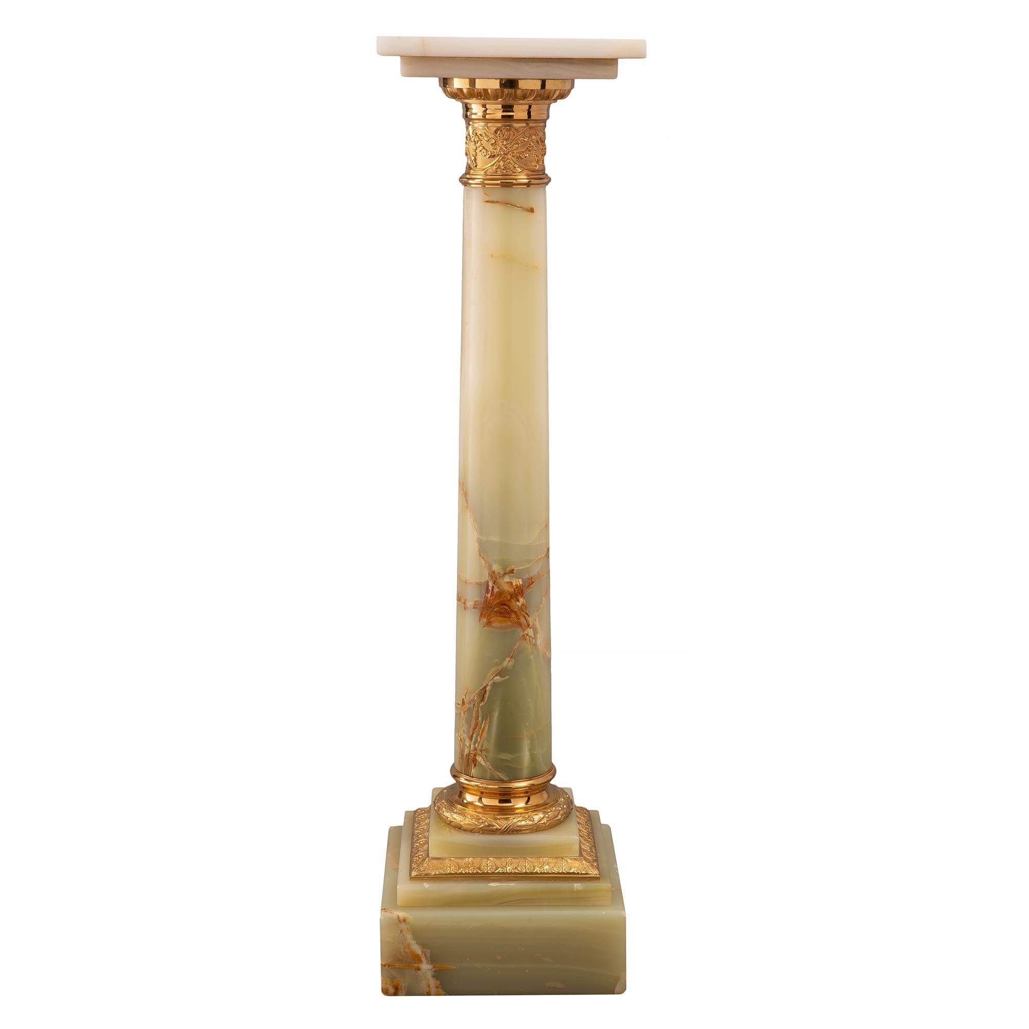 French 19th Century Louis XVI Style Onyx and Ormolu Pedestal Column In Good Condition For Sale In West Palm Beach, FL