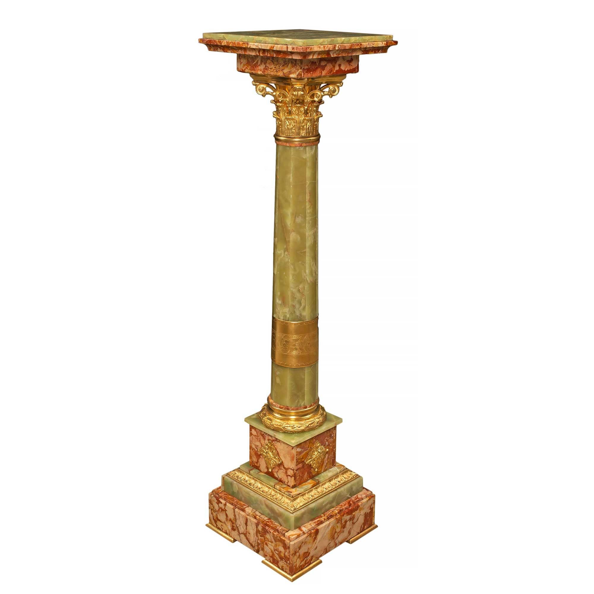French 19th Century Louis XVI Style Onyx and Red Marble Pedestal Column In Good Condition For Sale In West Palm Beach, FL